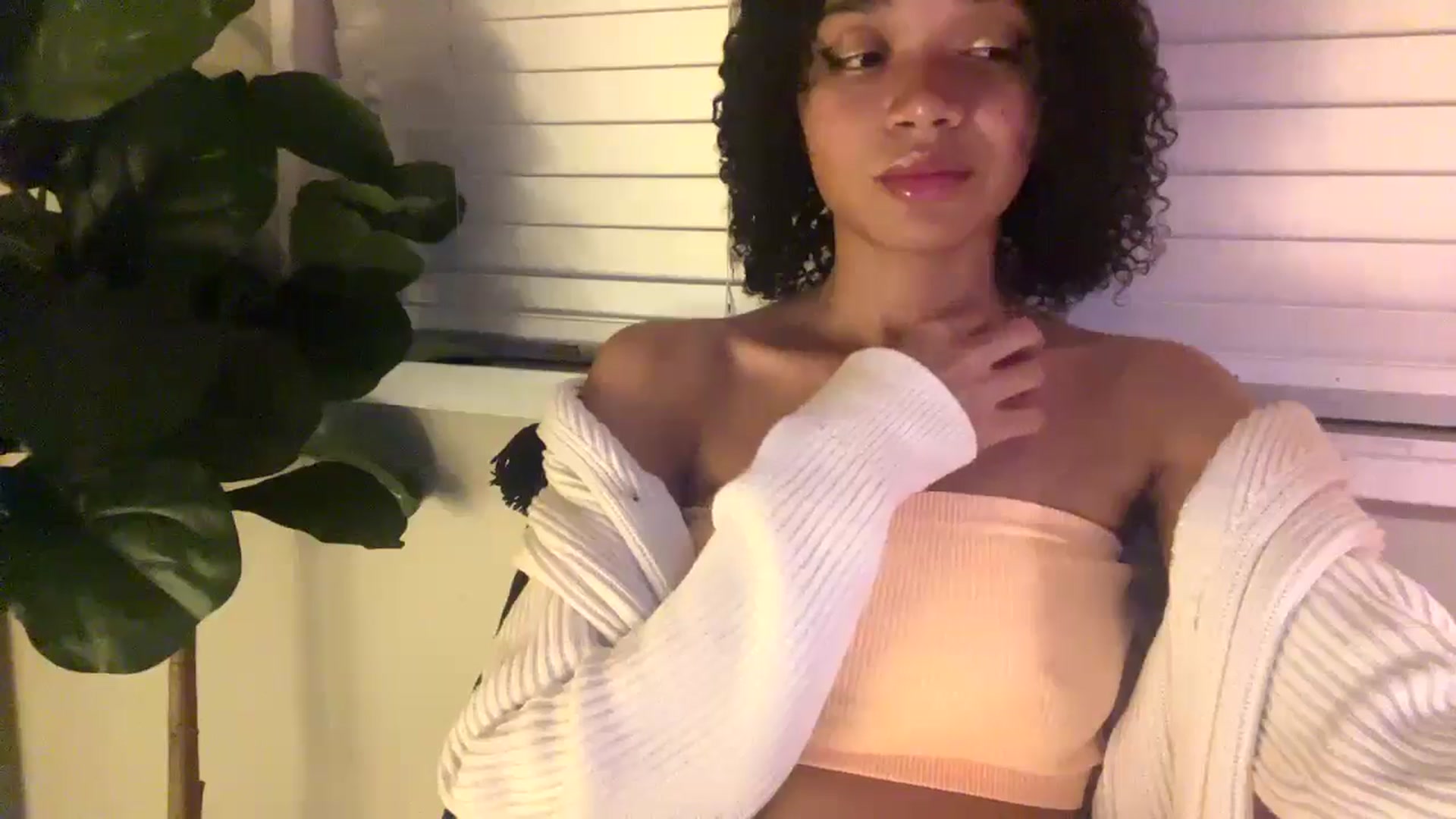 Gallery image thumbnail from Seductress's myfreecams stream on, 12/19/2024, 11:52 image 17 of 20