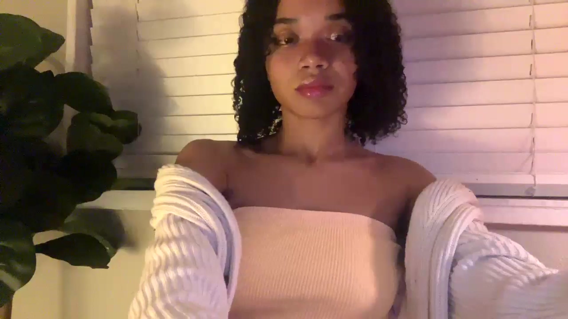 Gallery image thumbnail from Seductress's myfreecams stream on, 12/19/2024, 11:52 image 4 of 20