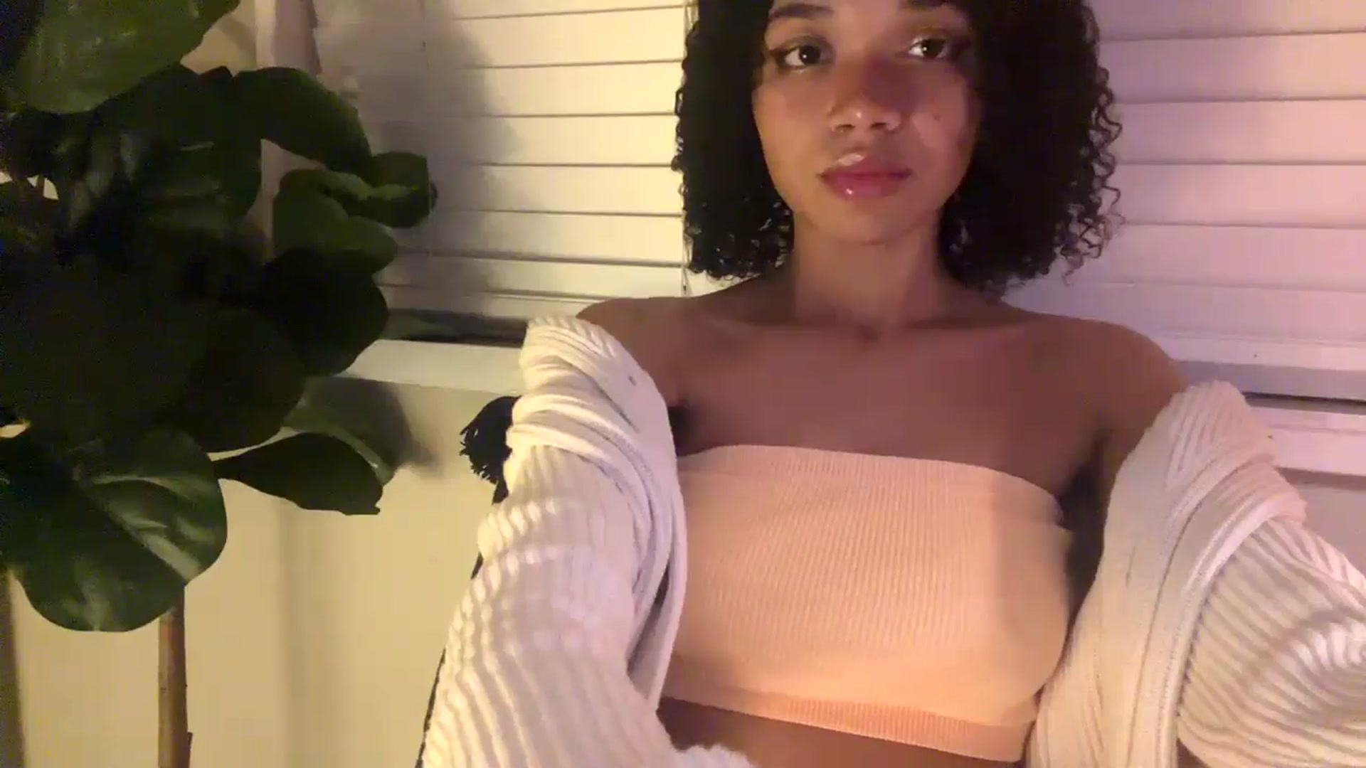 Gallery image thumbnail from Seductress's myfreecams stream on, 12/19/2024, 11:52 image 12 of 20