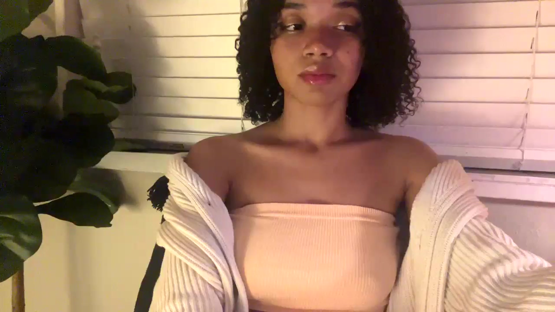 Gallery image thumbnail from Seductress's myfreecams stream on, 12/19/2024, 11:52 image 10 of 20