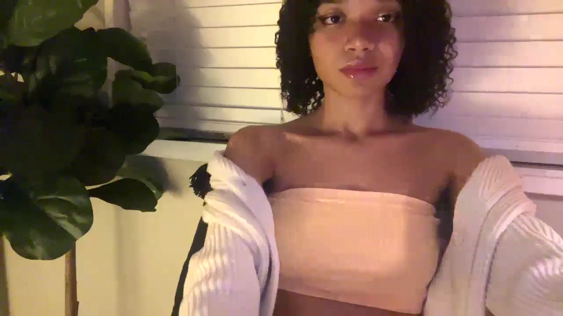 Gallery image thumbnail from Seductress's myfreecams stream on, 12/19/2024, 11:52 image 18 of 20