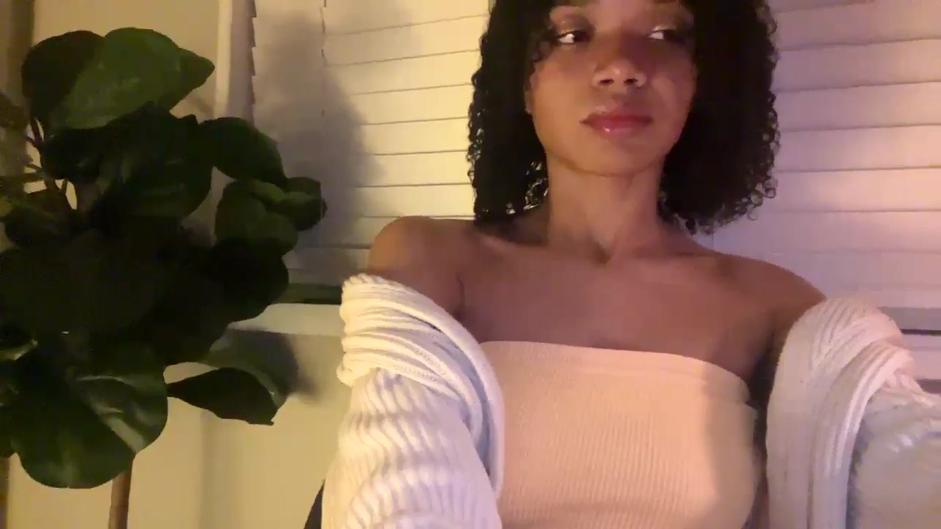 Gallery image thumbnail from Seductress's myfreecams stream on, 12/19/2024, 11:52 image 3 of 20