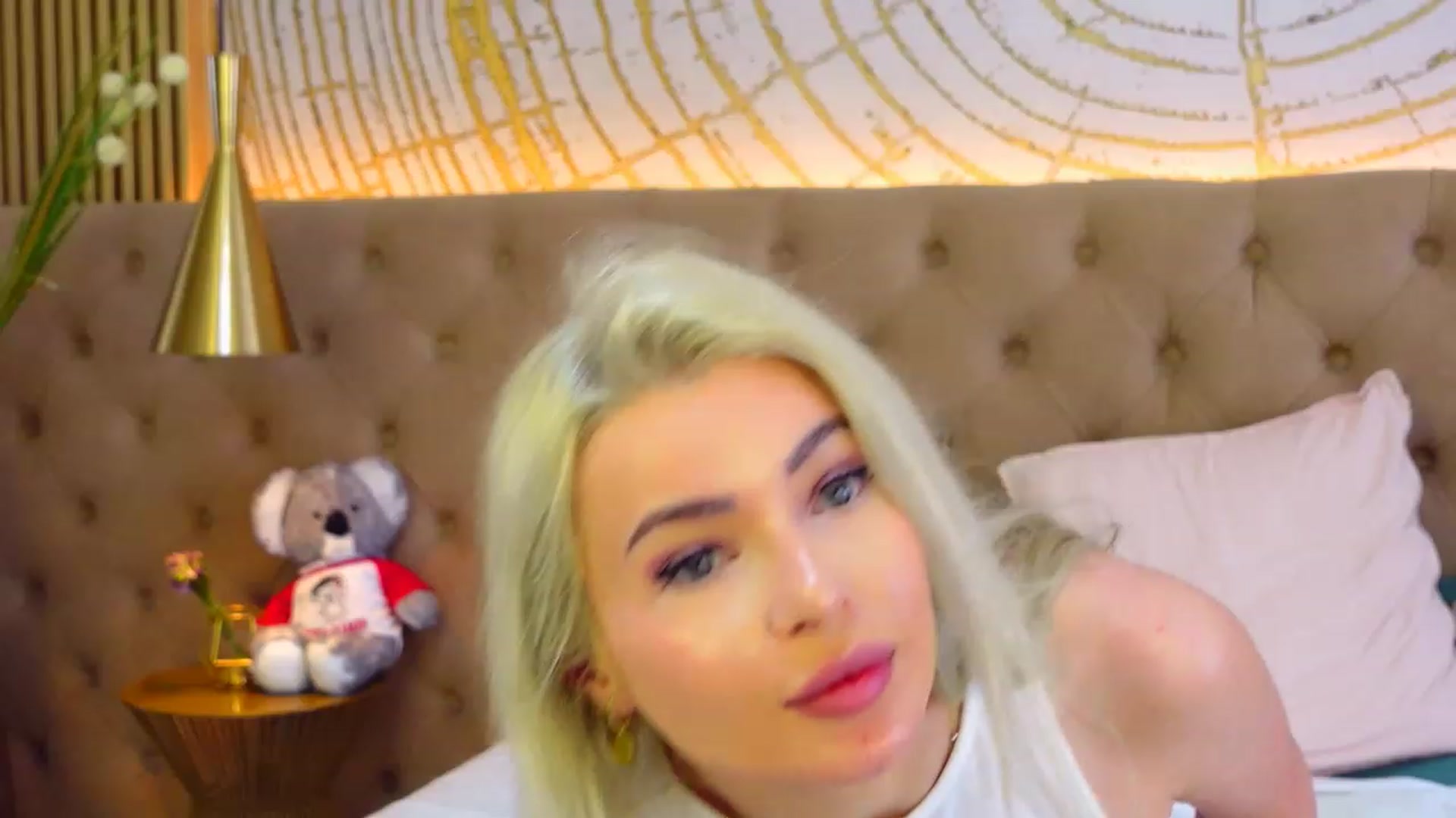 Gallery image thumbnail from SelenaBell's myfreecams stream on, 05/29/2023, 12:27 image 19 of 20