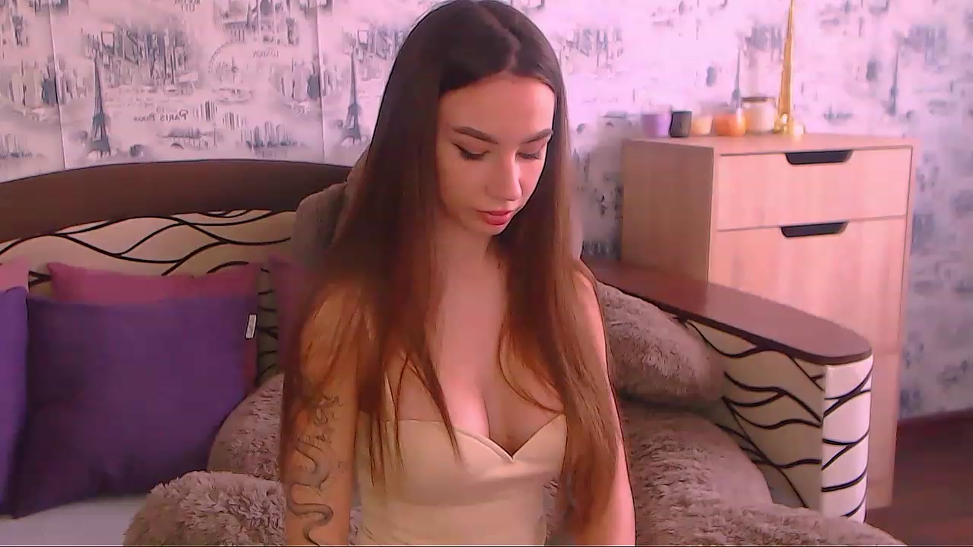 Gallery image thumbnail from SelenaLo's myfreecams stream on, 04/17/2023, 09:51 image 11 of 20