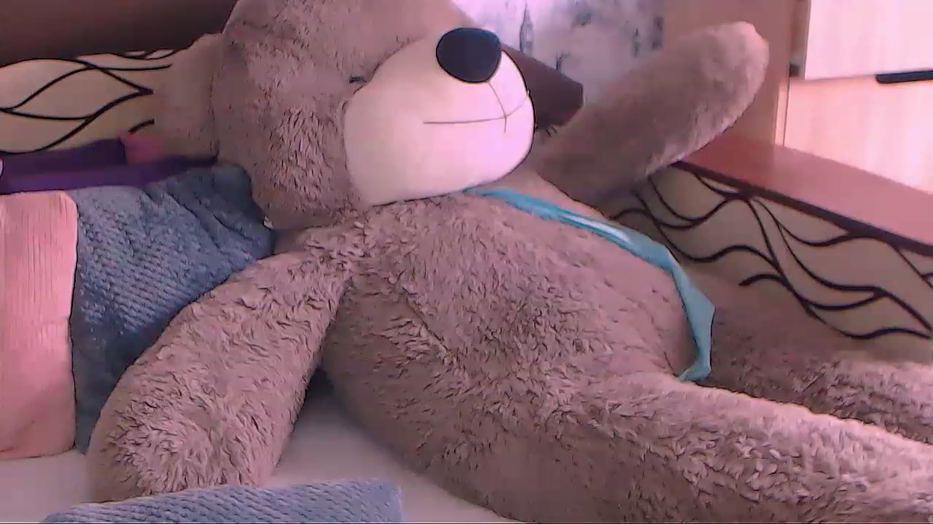 Gallery image thumbnail from SelenaLo's myfreecams stream on, 05/10/2023, 10:47 image 7 of 20