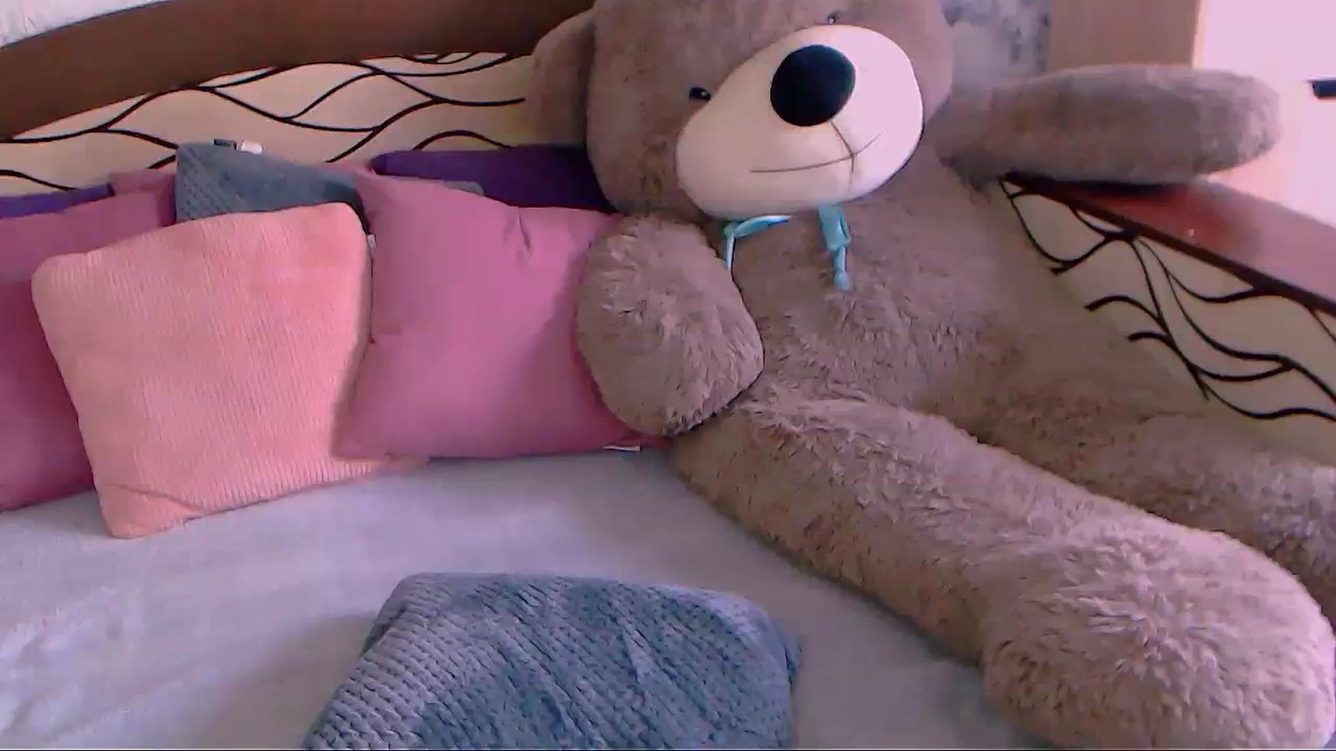 Gallery image thumbnail from SelenaLo's myfreecams stream on, 07/26/2023, 07:48 image 11 of 20