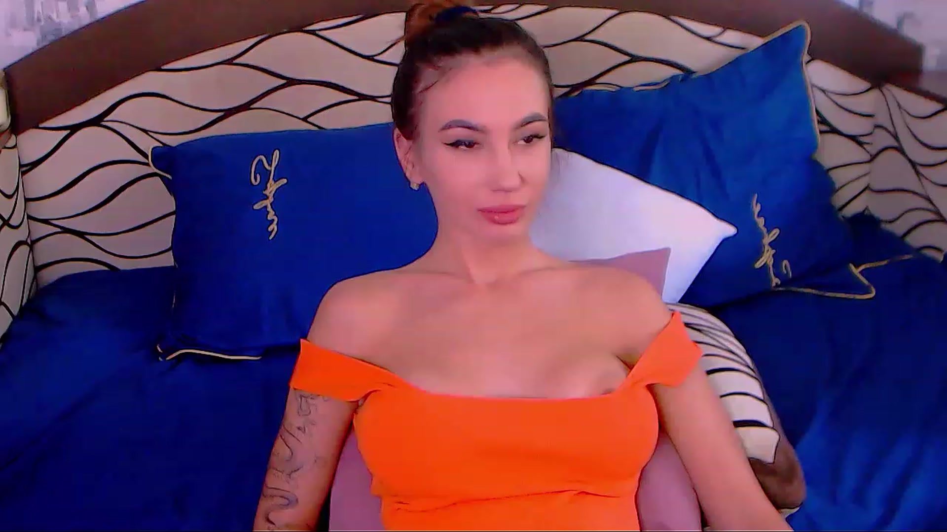 Gallery image thumbnail from SelenaLo's myfreecams stream on, 08/05/2023, 09:36 image 9 of 20
