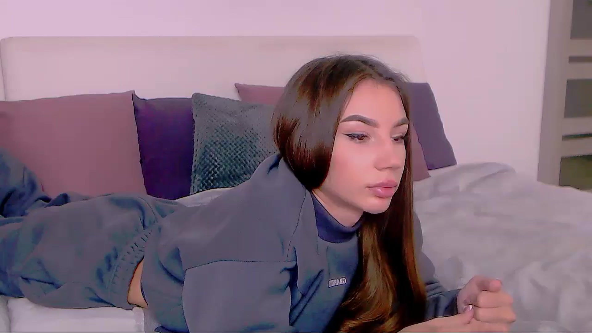 Gallery image thumbnail from SelenaLo's myfreecams stream on, 11/11/2023, 09:37 image 3 of 20
