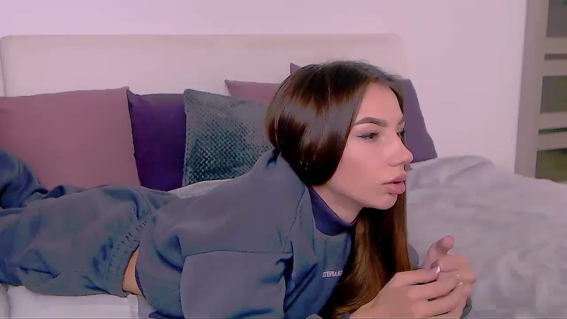 Gallery image thumbnail from SelenaLo's myfreecams stream on, 11/11/2023, 09:37 image 1 of 20