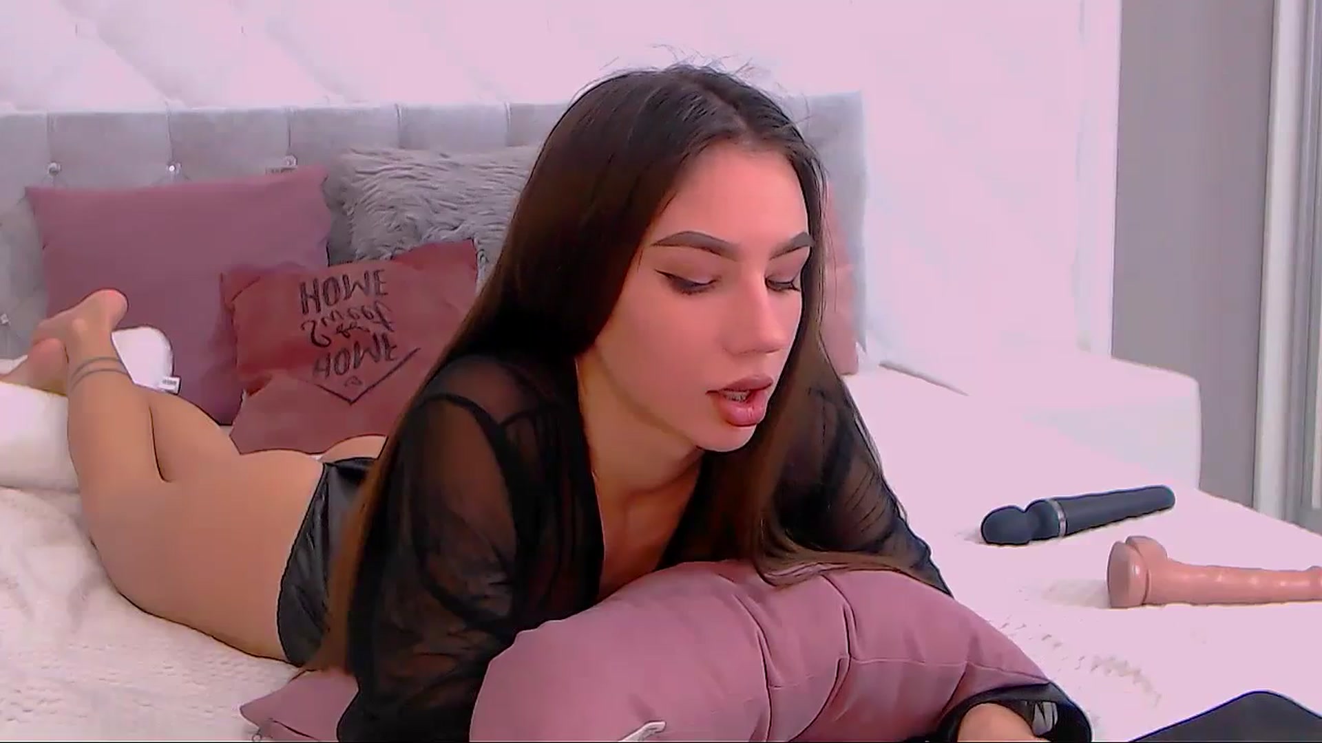 Gallery image thumbnail from SelenaLo's myfreecams stream on, 01/04/2024, 11:10 image 12 of 20