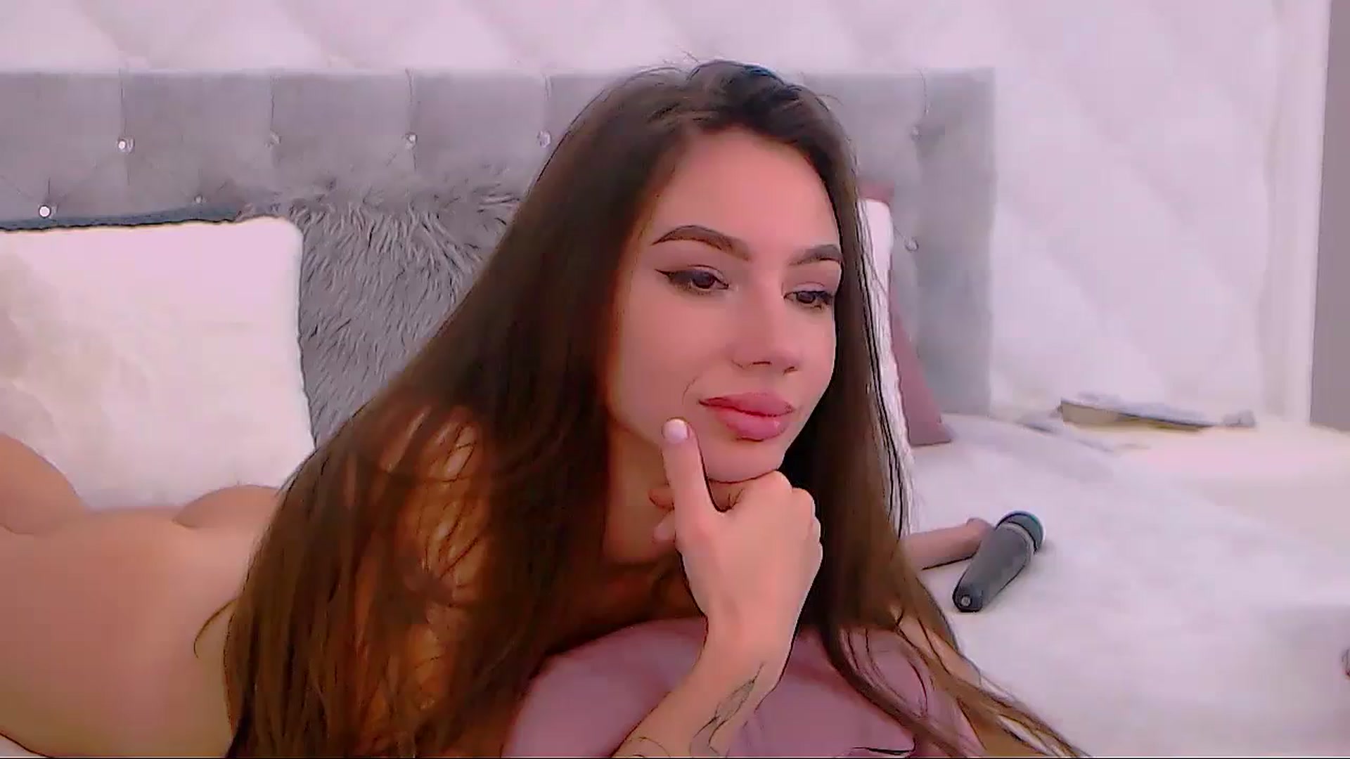 Gallery image thumbnail from SelenaLo's myfreecams stream on, 01/08/2024, 10:34 image 16 of 20