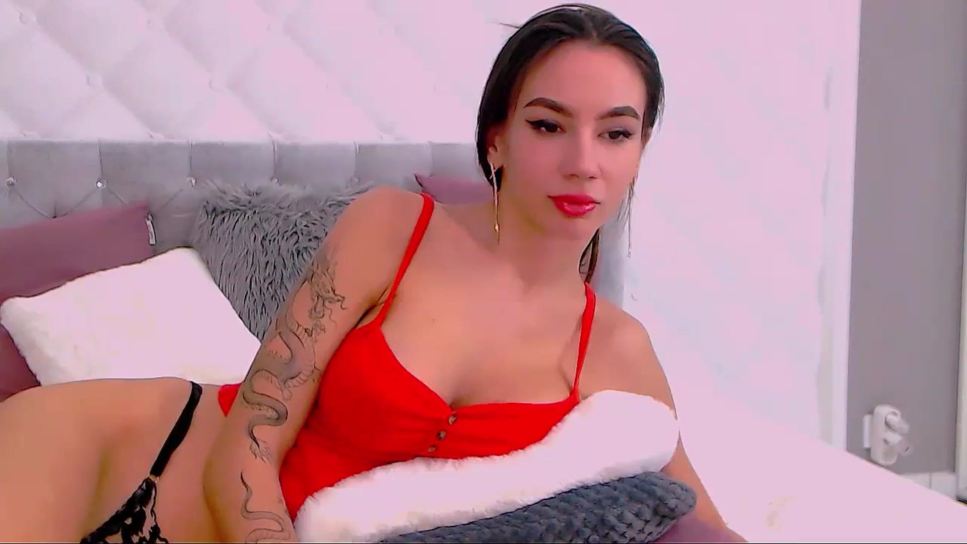 Gallery image thumbnail from SelenaLo's myfreecams stream on, 01/12/2024, 21:04 image 2 of 20