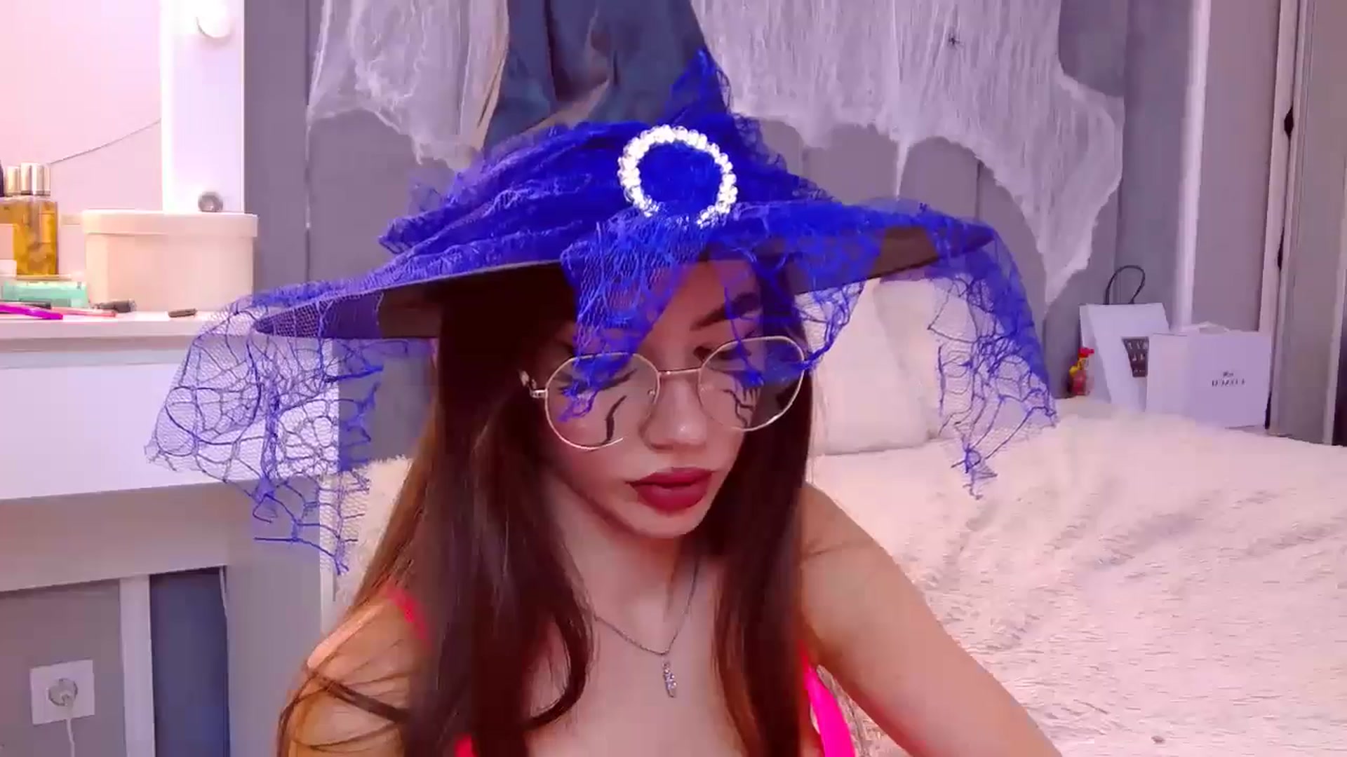 Gallery image thumbnail from SelenaLo's myfreecams stream on, 10/31/2024, 11:20 image 4 of 20