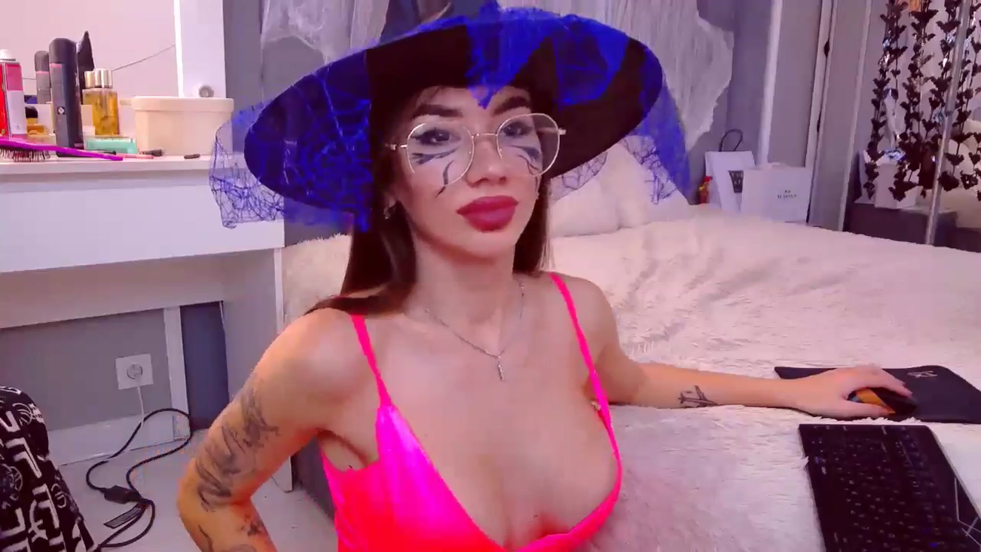 Gallery image thumbnail from SelenaLo's myfreecams stream on, 10/31/2024, 11:20 image 8 of 20