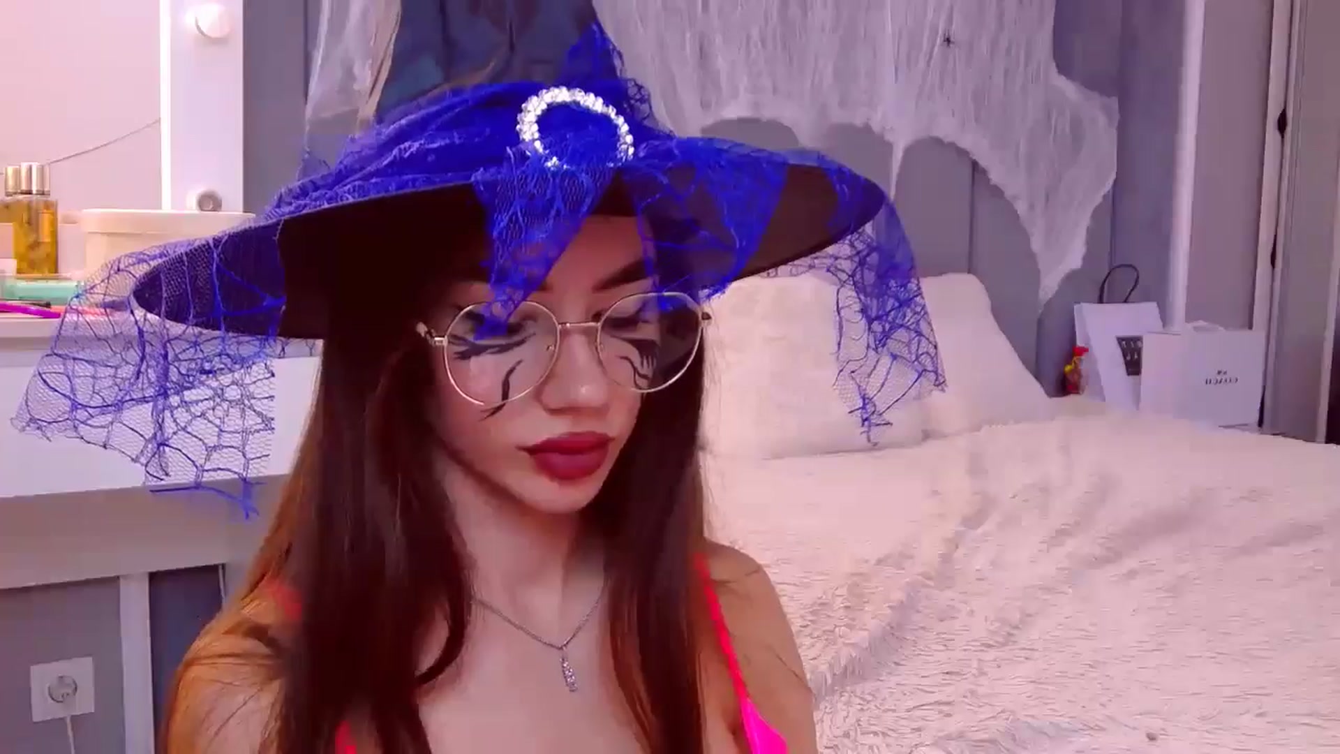 Gallery image thumbnail from SelenaLo's myfreecams stream on, 10/31/2024, 11:20 image 3 of 20