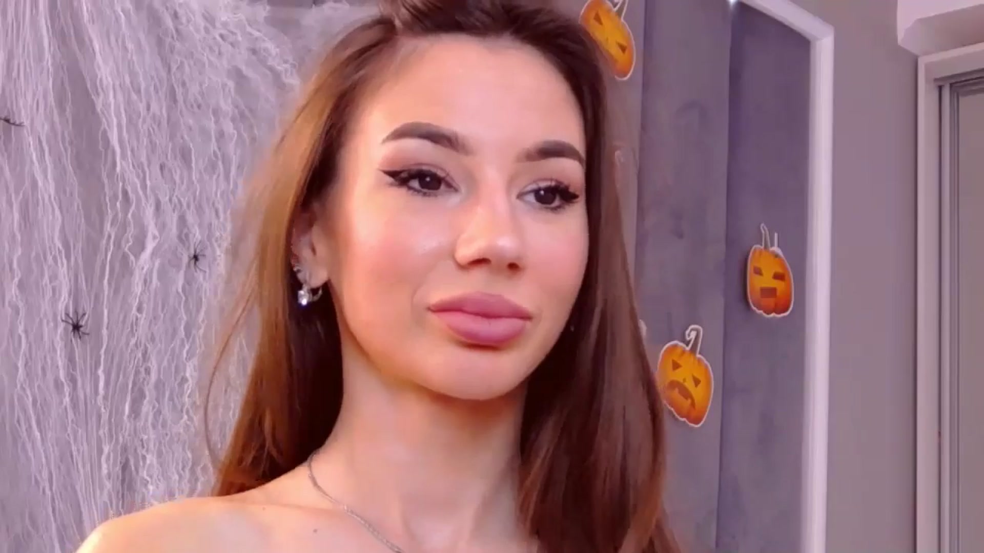 Gallery image thumbnail from SelenaLo's myfreecams stream on, 11/01/2024, 09:57 image 3 of 20