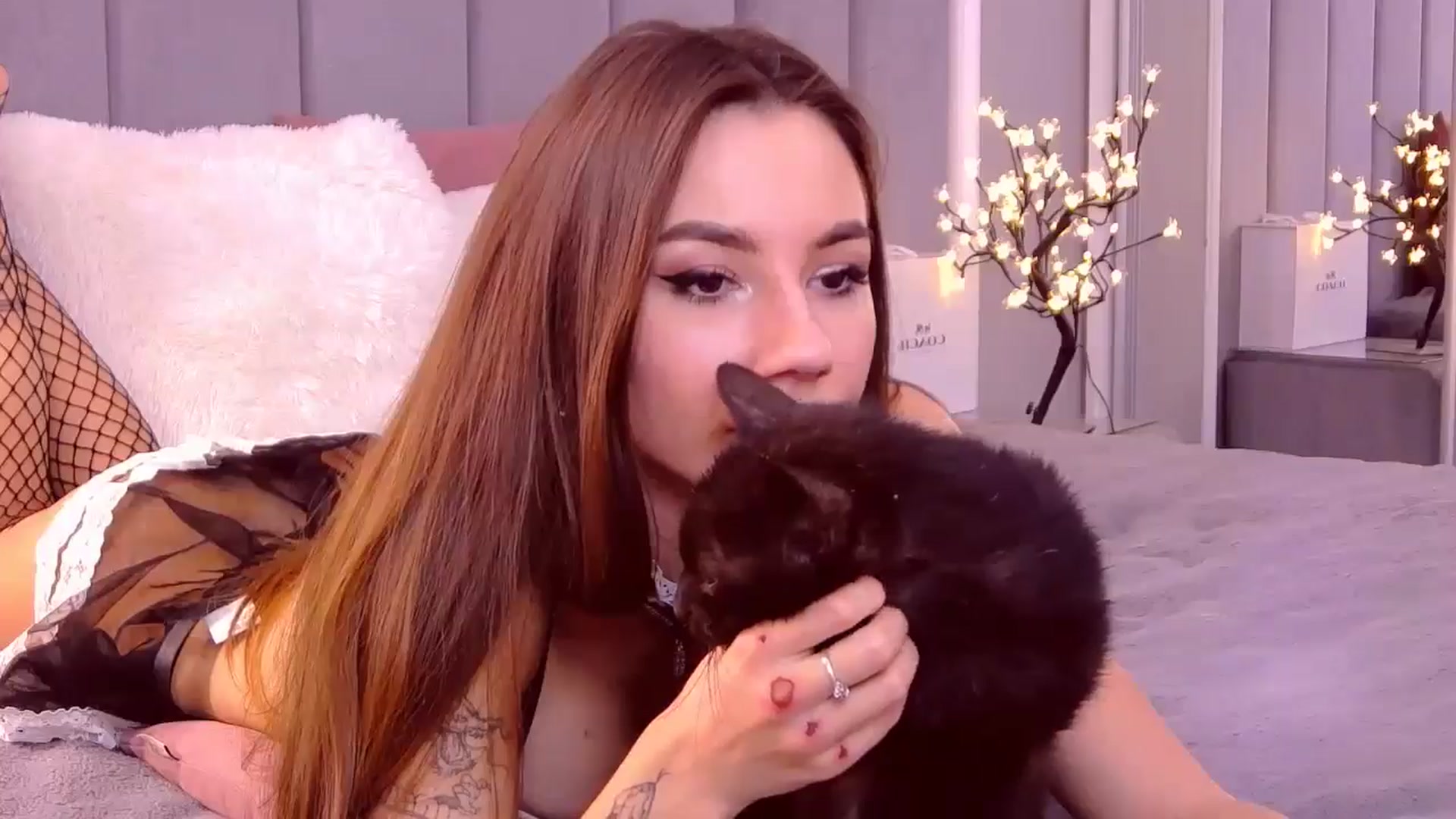 Gallery image thumbnail from SelenaLo's myfreecams stream on, 11/06/2024, 10:37 image 11 of 20