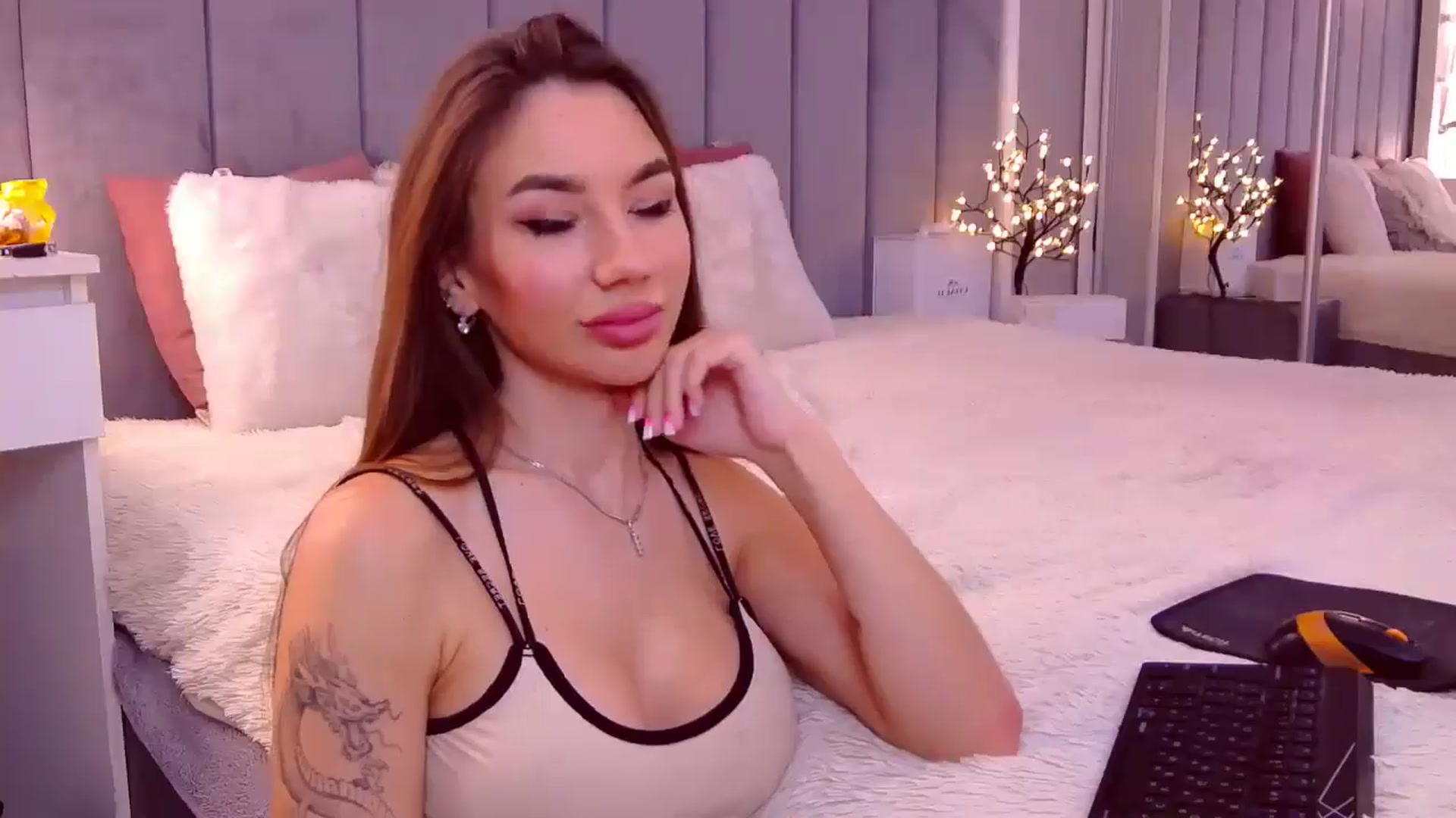 Gallery image thumbnail from SelenaLo's myfreecams stream on, 11/14/2024, 15:10 image 14 of 20