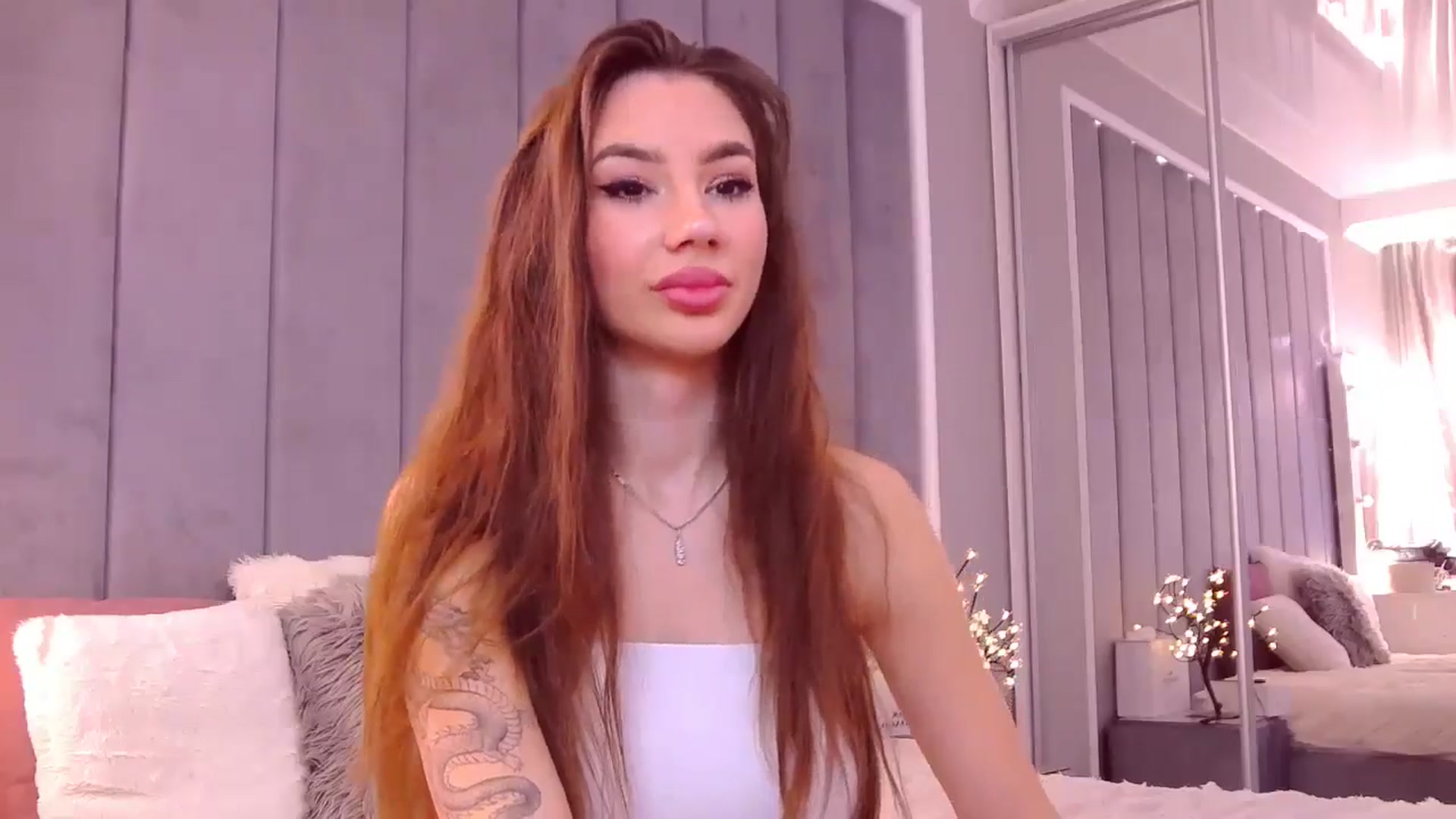 Gallery image thumbnail from SelenaLo's myfreecams stream on, 11/20/2024, 07:20 image 10 of 20