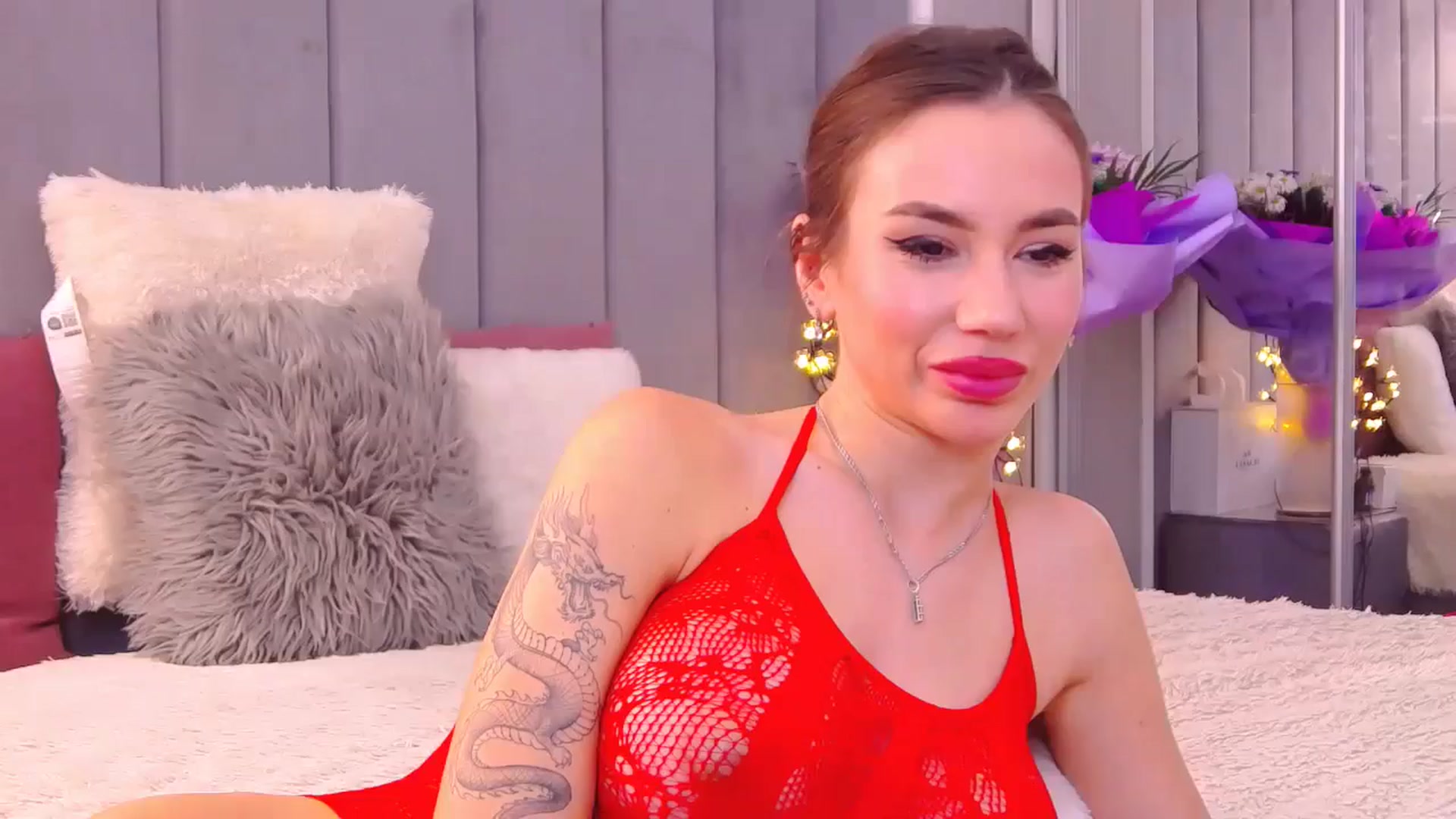Gallery image thumbnail from SelenaLo's myfreecams stream on, 12/25/2024, 13:31 image 17 of 20