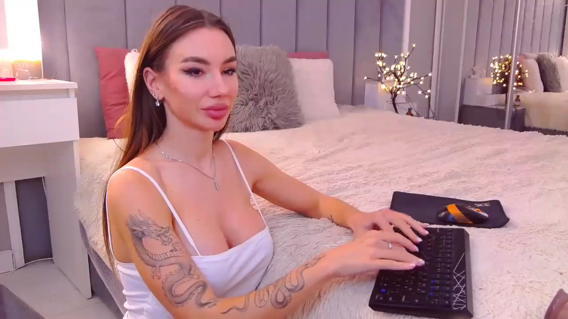 Gallery image thumbnail from SelenaLo's myfreecams stream on, 12/27/2024, 15:28 image 5 of 20