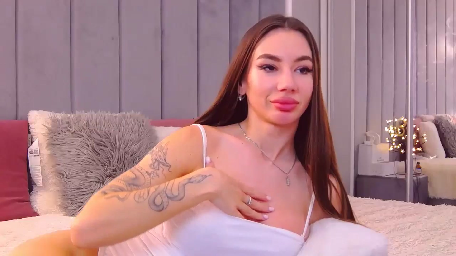 Gallery image thumbnail from SelenaLo's myfreecams stream on, 12/27/2024, 17:53 image 17 of 20