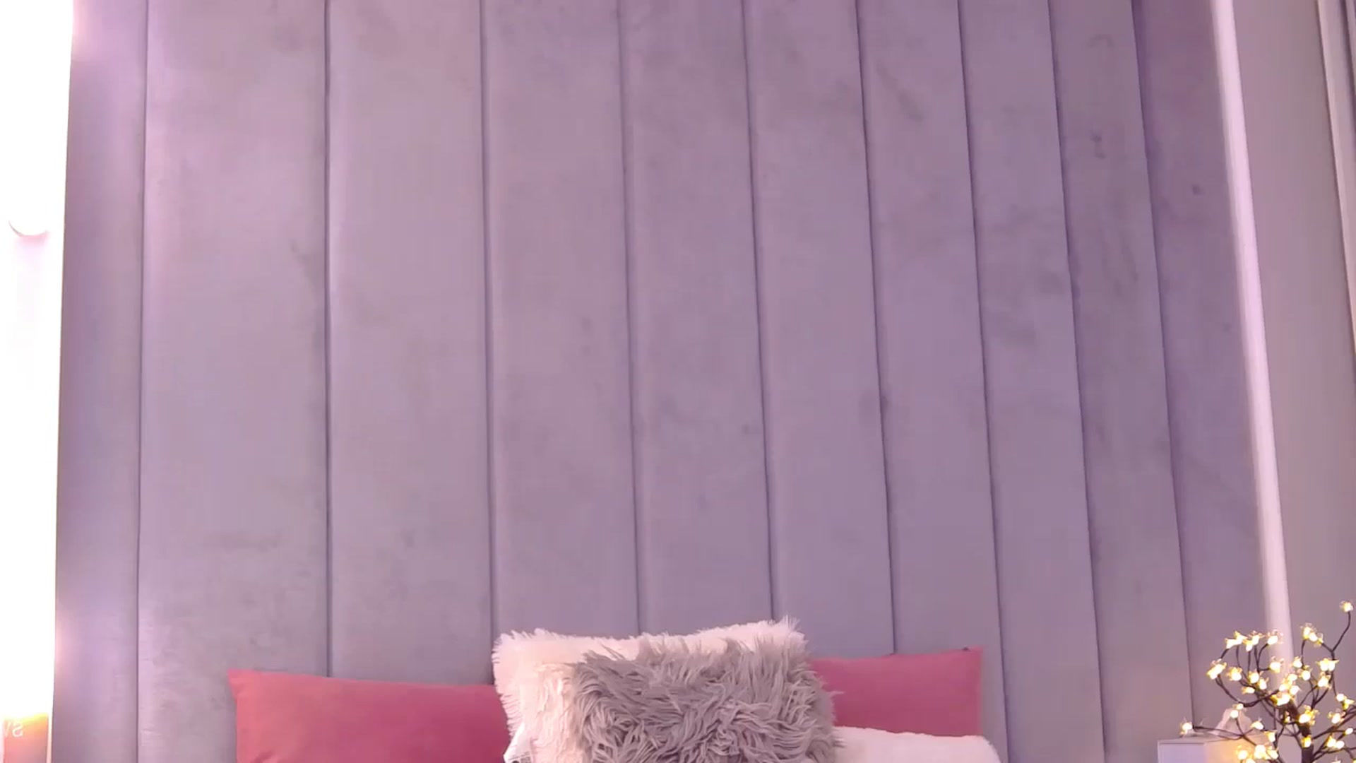 Gallery image thumbnail from SelenaLo's myfreecams stream on, 01/03/2025, 09:18 image 3 of 20