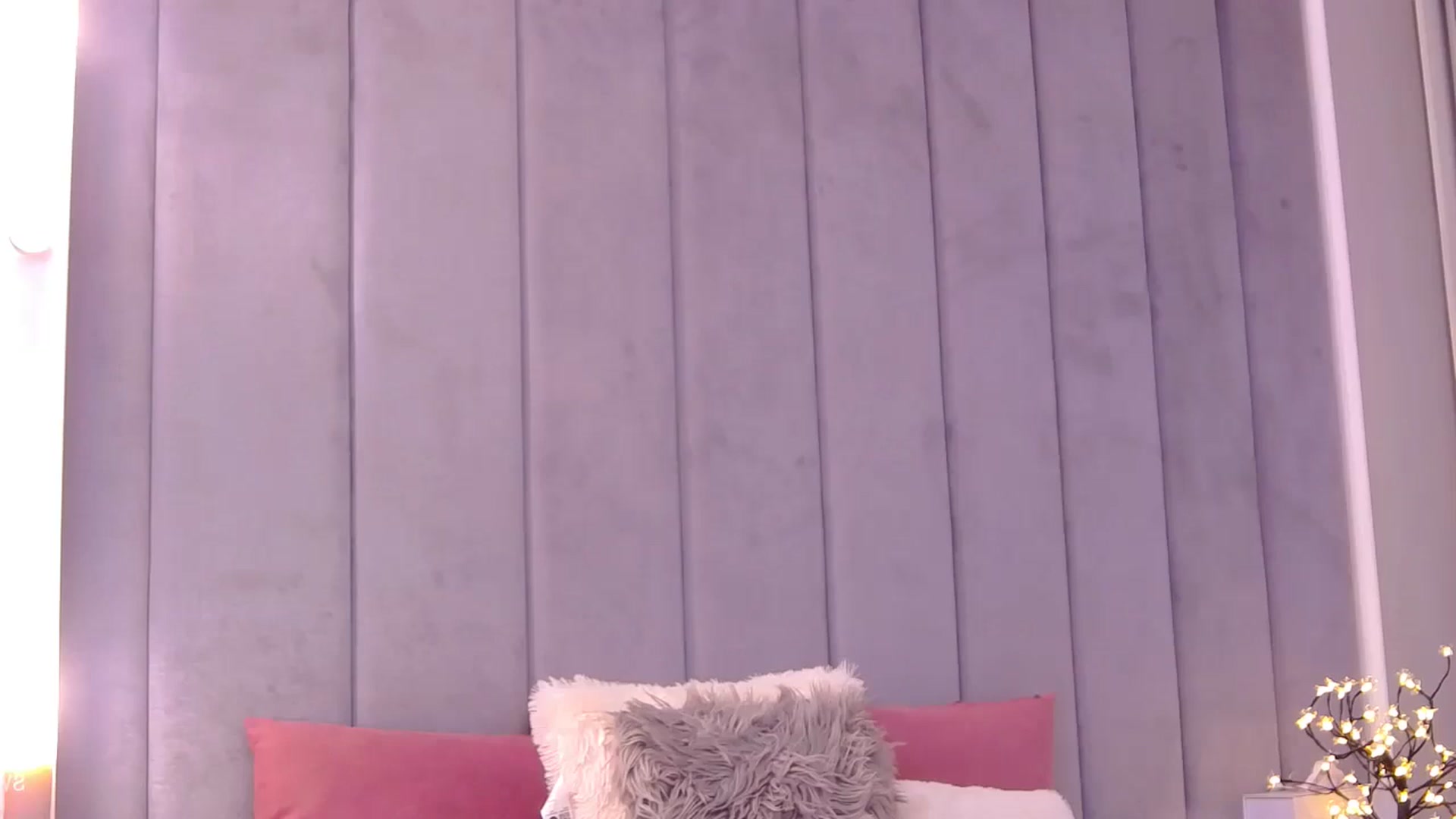 Gallery image thumbnail from SelenaLo's myfreecams stream on, 01/03/2025, 09:18 image 2 of 20