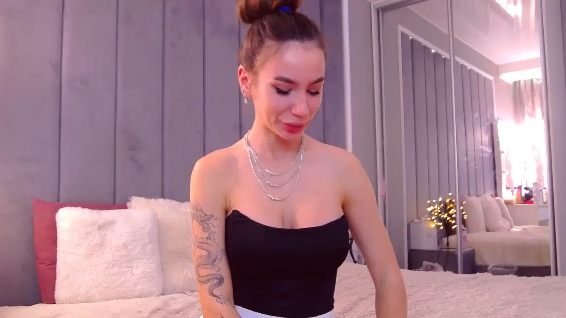 Gallery image thumbnail from SelenaLo's myfreecams stream on, 01/11/2025, 15:01 image 2 of 20