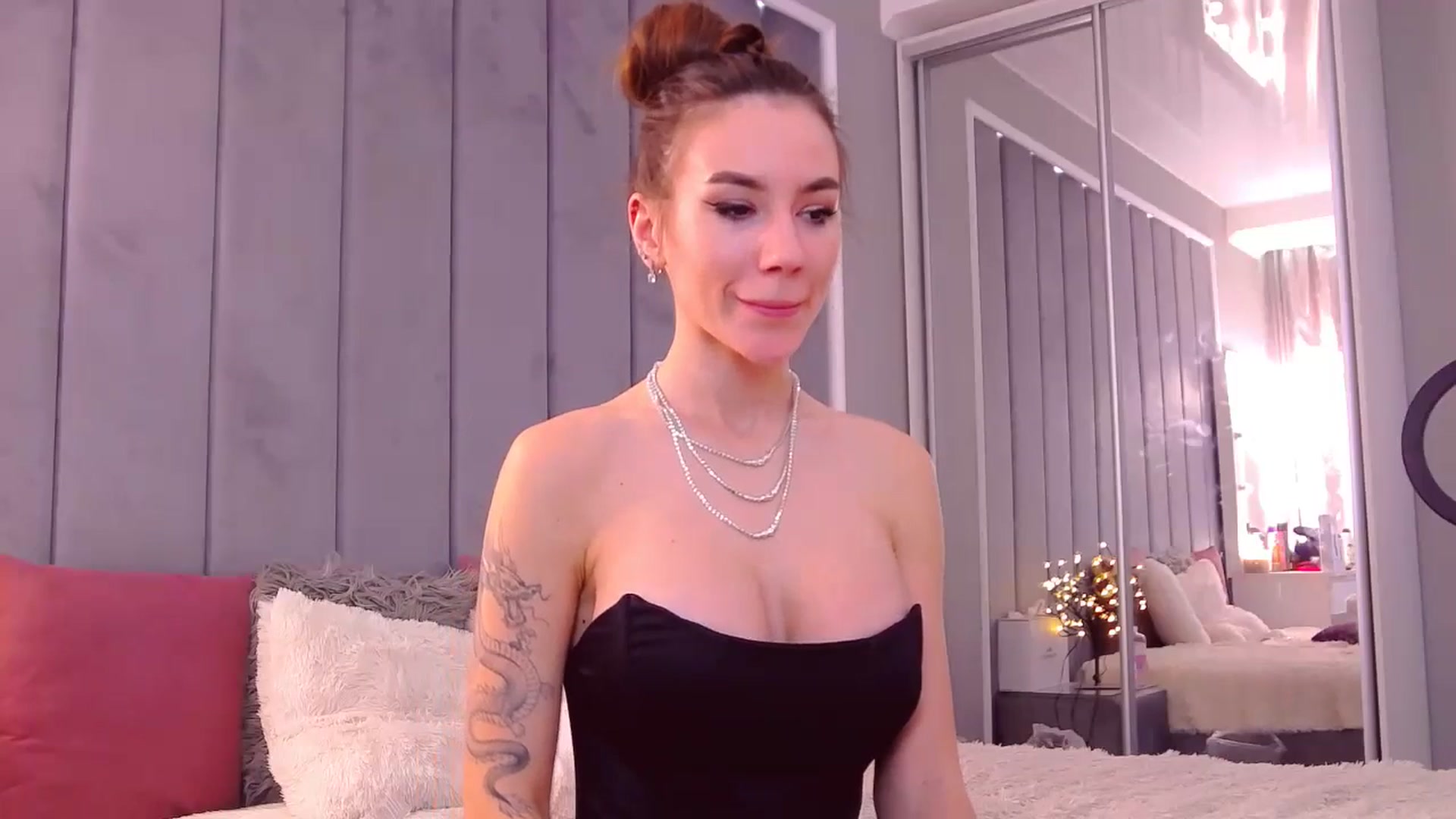 Gallery image thumbnail from SelenaLo's myfreecams stream on, 01/11/2025, 15:54 image 10 of 20