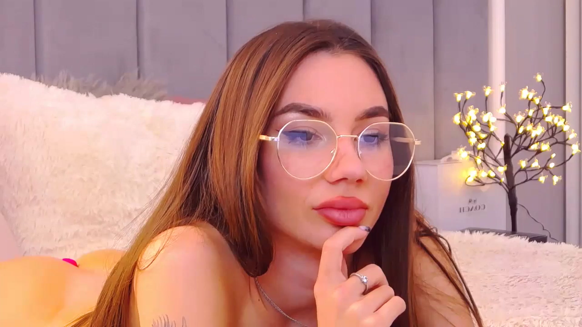 Gallery image thumbnail from SelenaLo's myfreecams stream on, 01/15/2025, 15:35 image 17 of 20