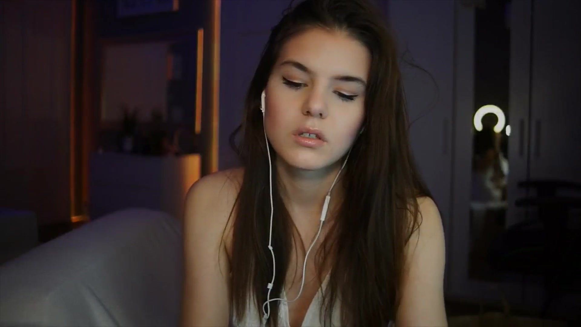 Gallery image thumbnail from Selena_'s myfreecams stream on, 03/08/2026, 24:12 image 17 of 20