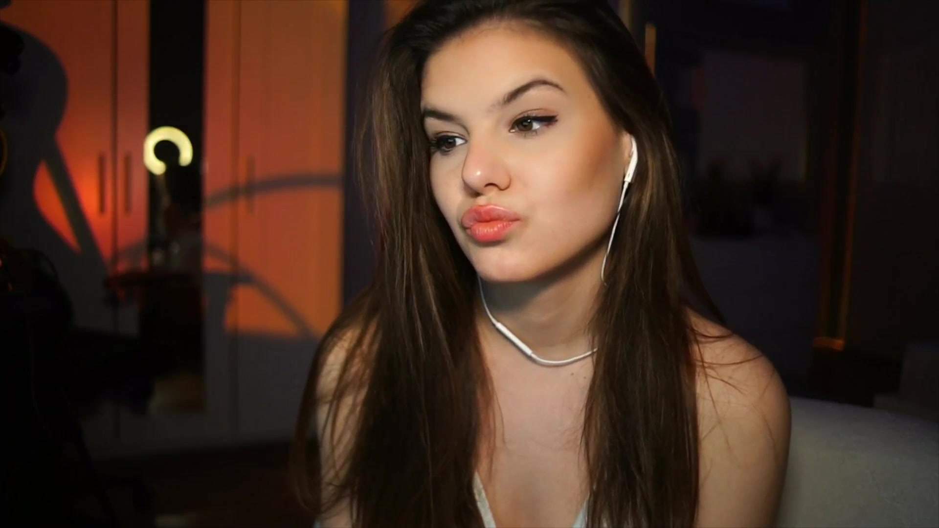Gallery image thumbnail from Selena_'s myfreecams stream on, 03/19/2026, 20:03 image 15 of 20
