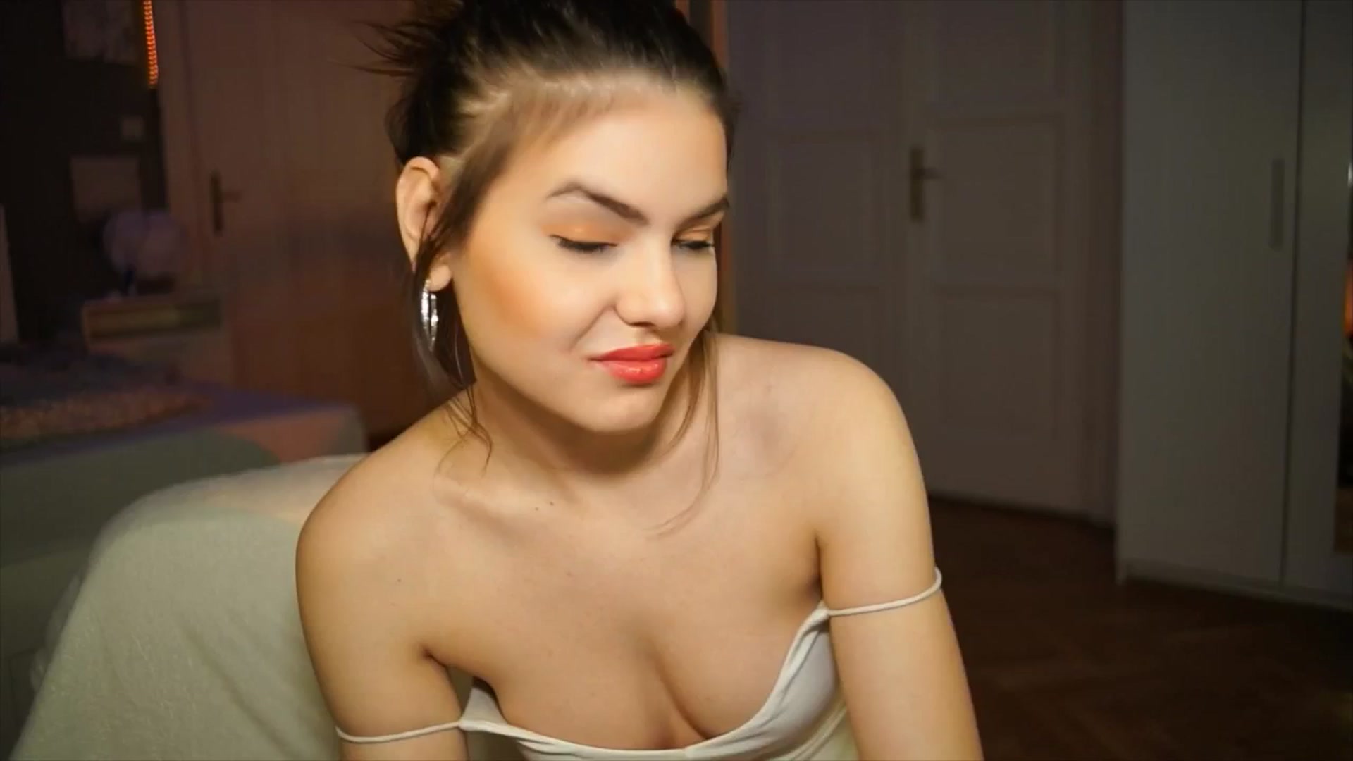 Gallery image thumbnail from Selena_'s myfreecams stream on, 04/13/2026, 21:15 image 5 of 20