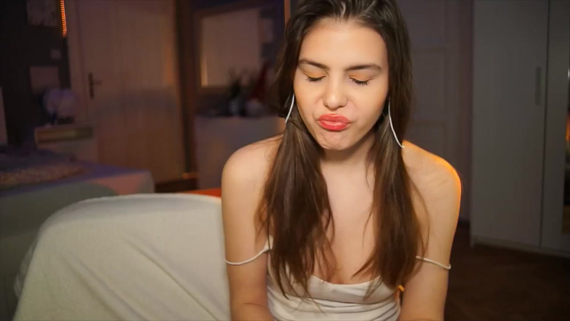 Gallery image thumbnail from Selena_'s myfreecams stream on, 04/13/2026, 21:15 image 19 of 20