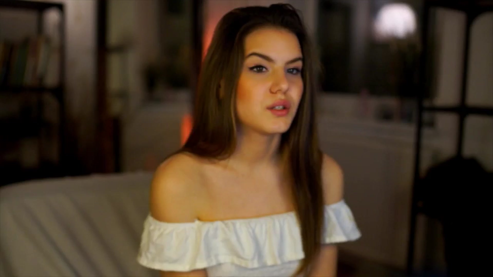 Gallery image thumbnail from Selena_'s myfreecams stream on, 04/19/2026, 20:35 image 16 of 20