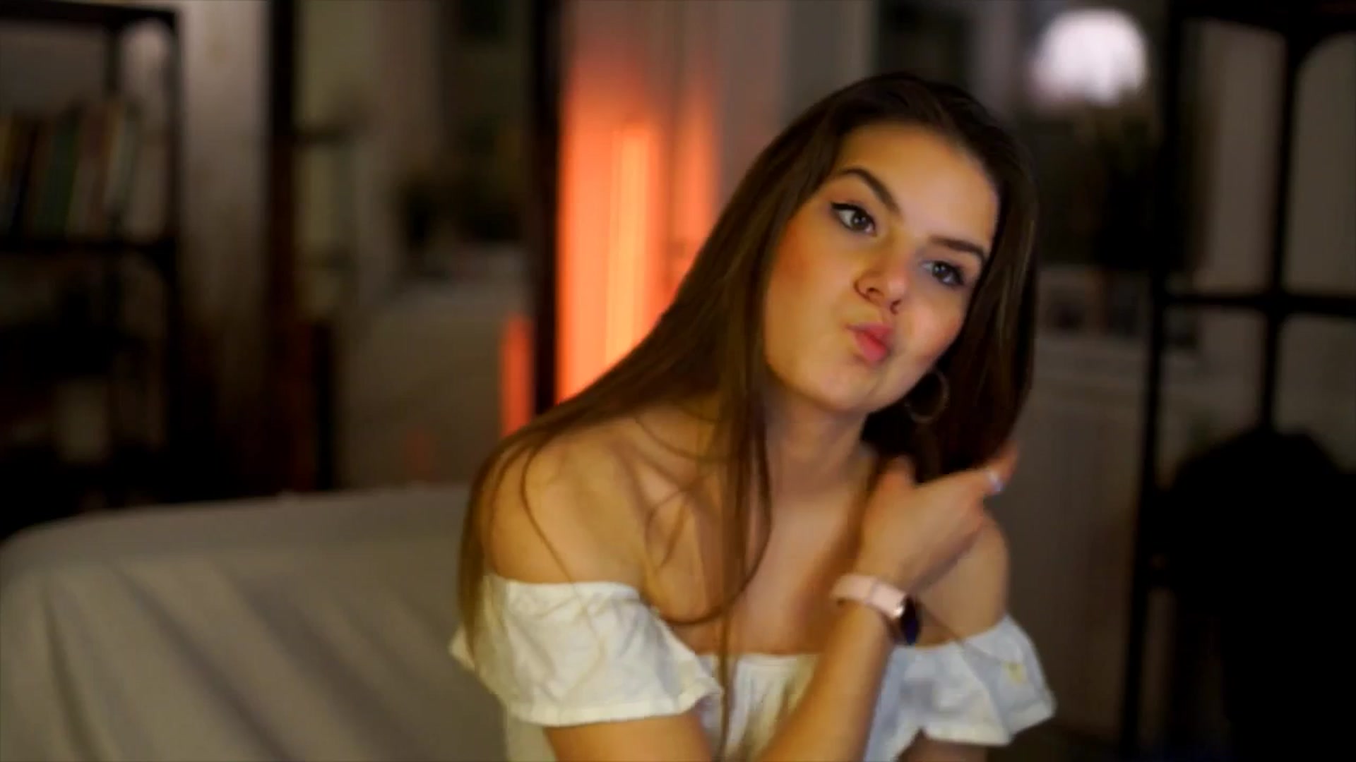 Gallery image thumbnail from Selena_'s myfreecams stream on, 04/19/2026, 20:35 image 3 of 20