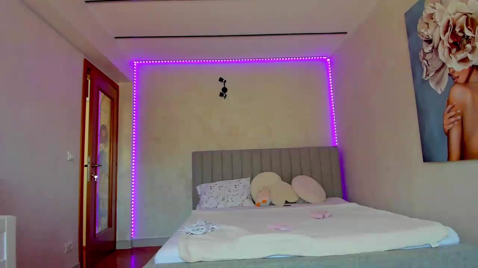 Gallery image thumbnail from Selena_Reeves's myfreecams stream on, 08/16/2026, 12:11 image 8 of 20