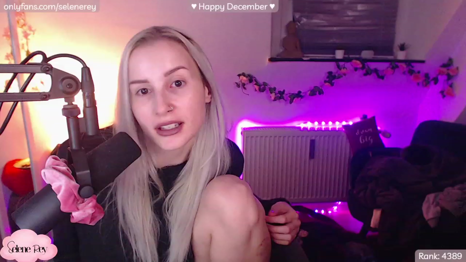 Gallery image thumbnail from SeleneRey's myfreecams stream on, 12/02/2022, 23:20 image 13 of 20