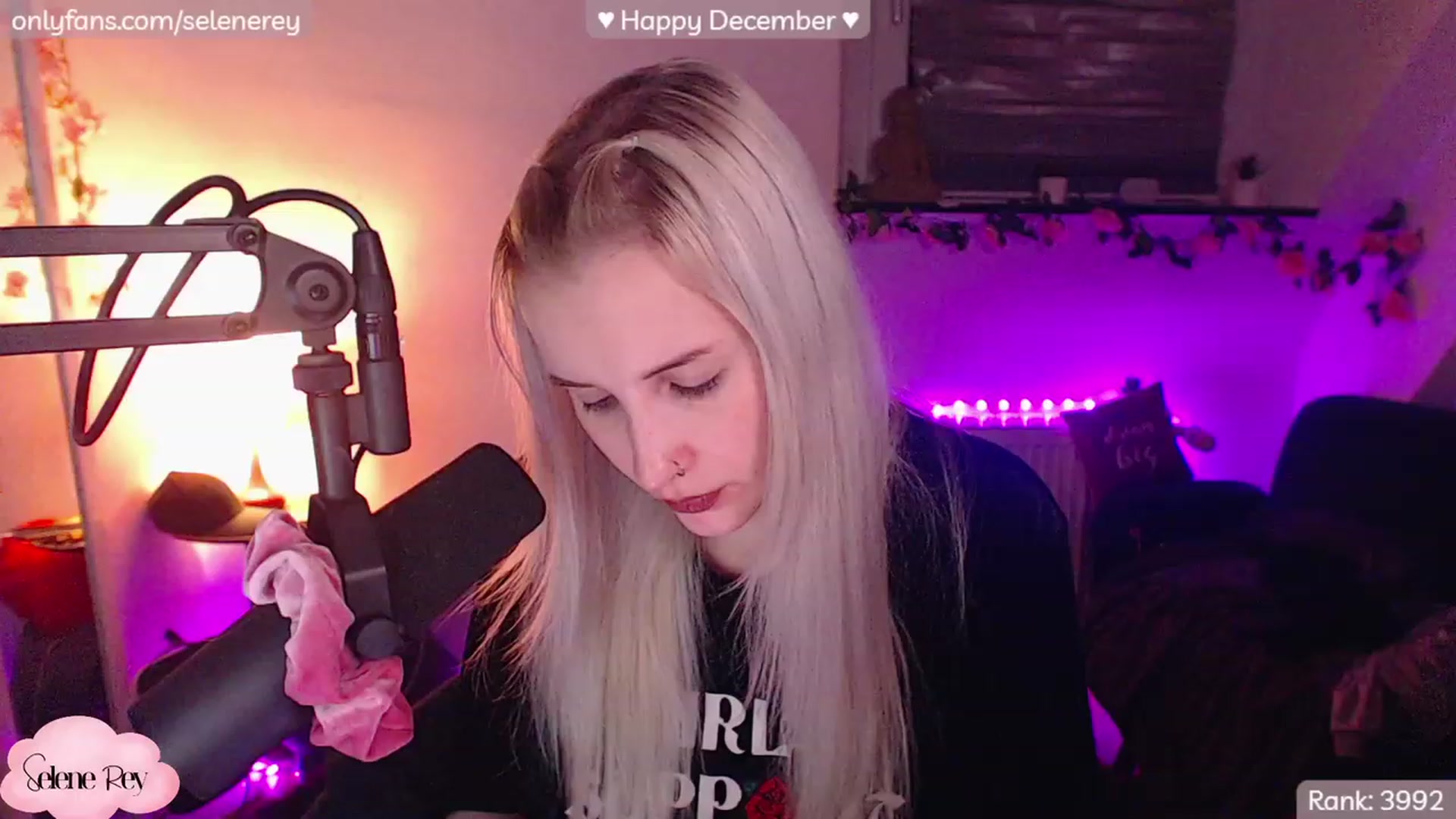 Gallery image thumbnail from SeleneRey's myfreecams stream on, 12/04/2022, 17:38 image 13 of 20