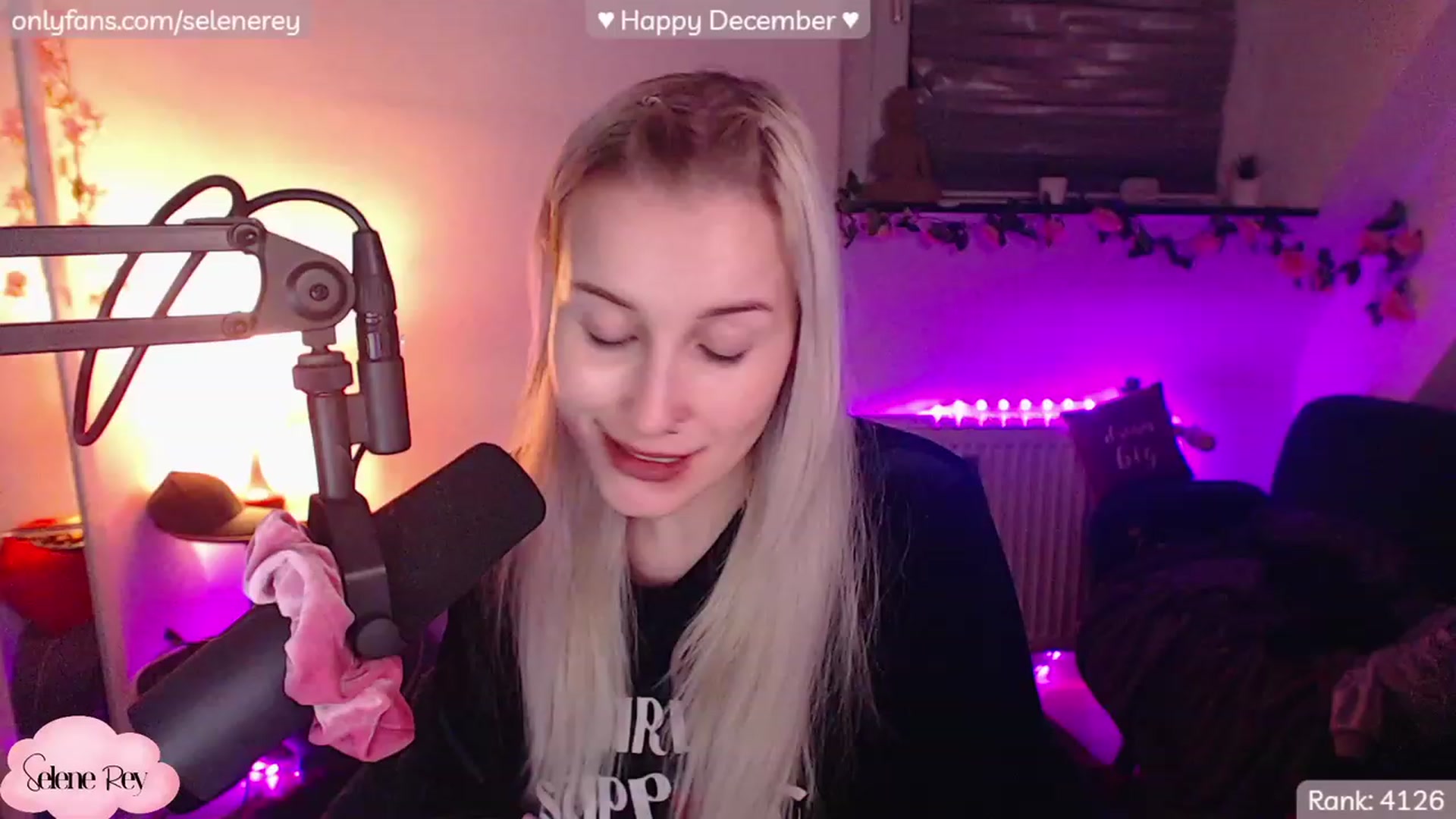 Gallery image thumbnail from SeleneRey's myfreecams stream on, 12/04/2022, 17:38 image 6 of 20