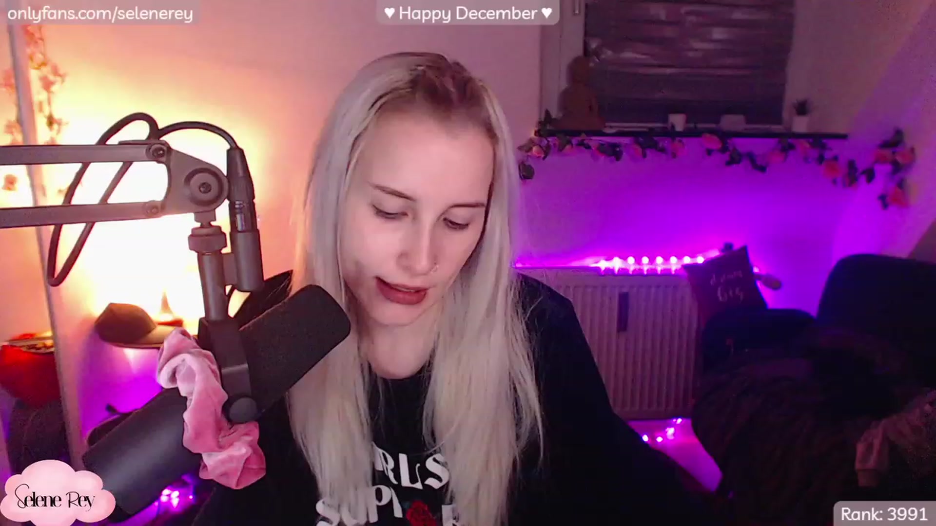 Gallery image thumbnail from SeleneRey's myfreecams stream on, 12/04/2022, 17:38 image 10 of 20