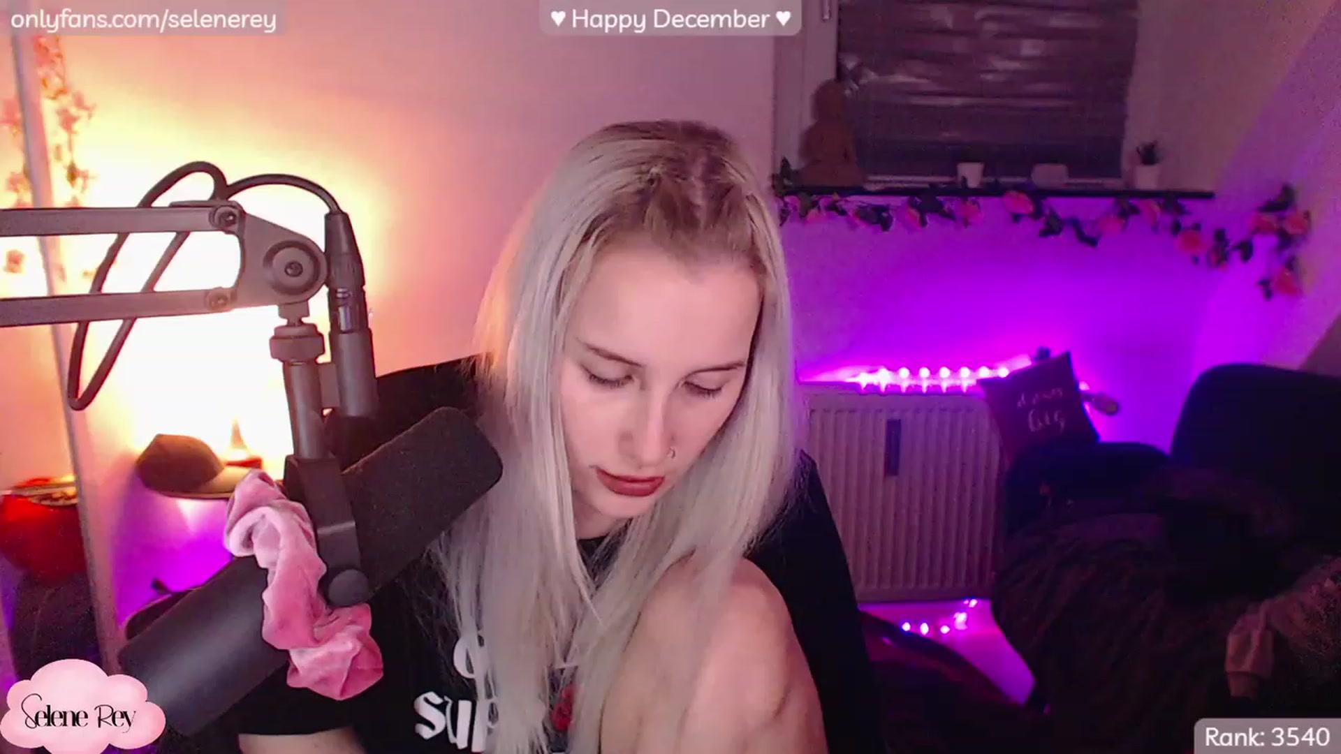 Gallery image thumbnail from SeleneRey's myfreecams stream on, 12/04/2022, 17:38 image 20 of 20