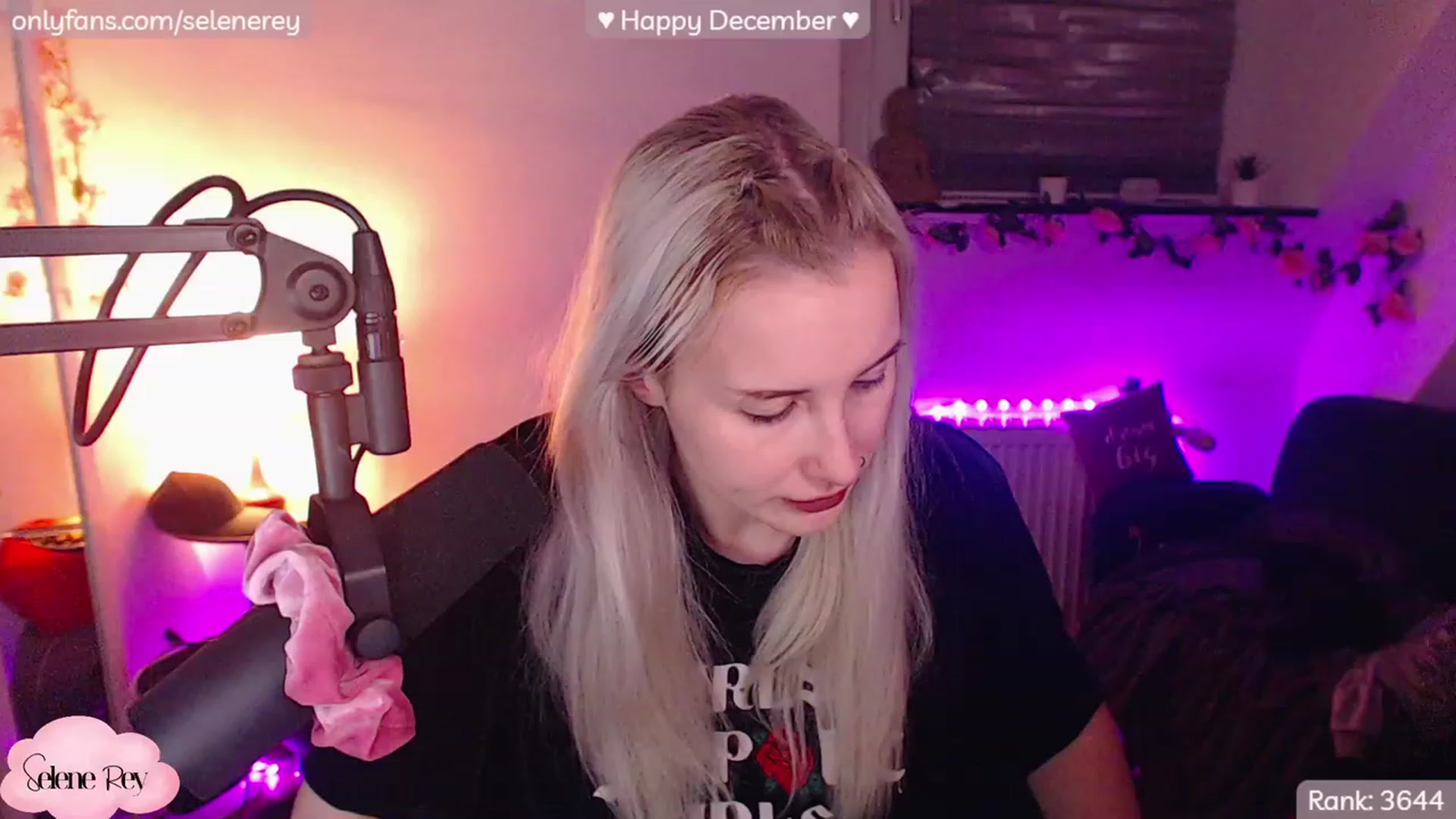 Gallery image thumbnail from SeleneRey's myfreecams stream on, 12/04/2022, 17:38 image 17 of 20