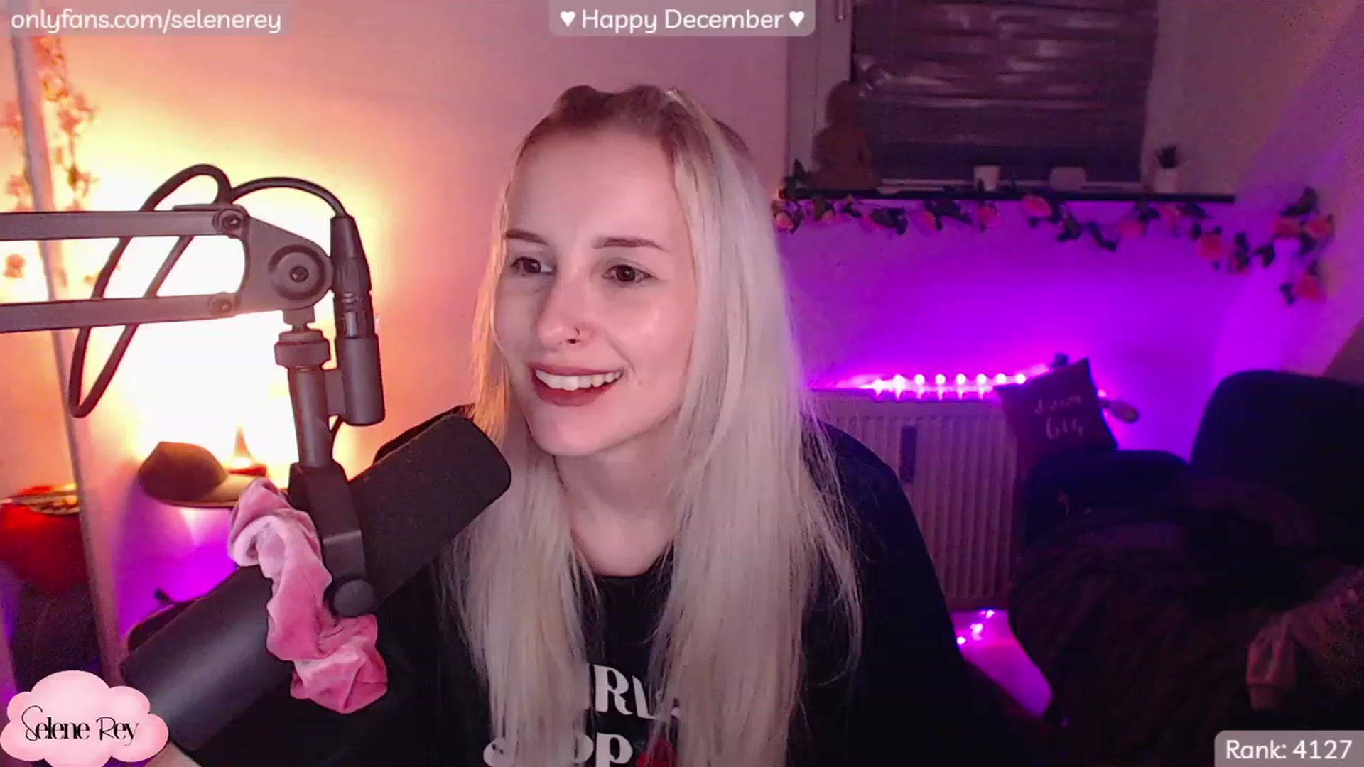 Gallery image thumbnail from SeleneRey's myfreecams stream on, 12/04/2022, 17:38 image 9 of 20