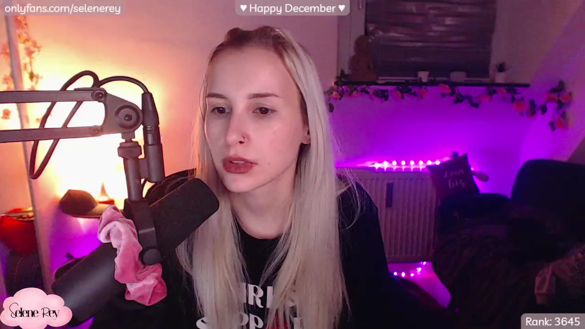 Gallery image thumbnail from SeleneRey's myfreecams stream on, 12/04/2022, 17:38 image 18 of 20