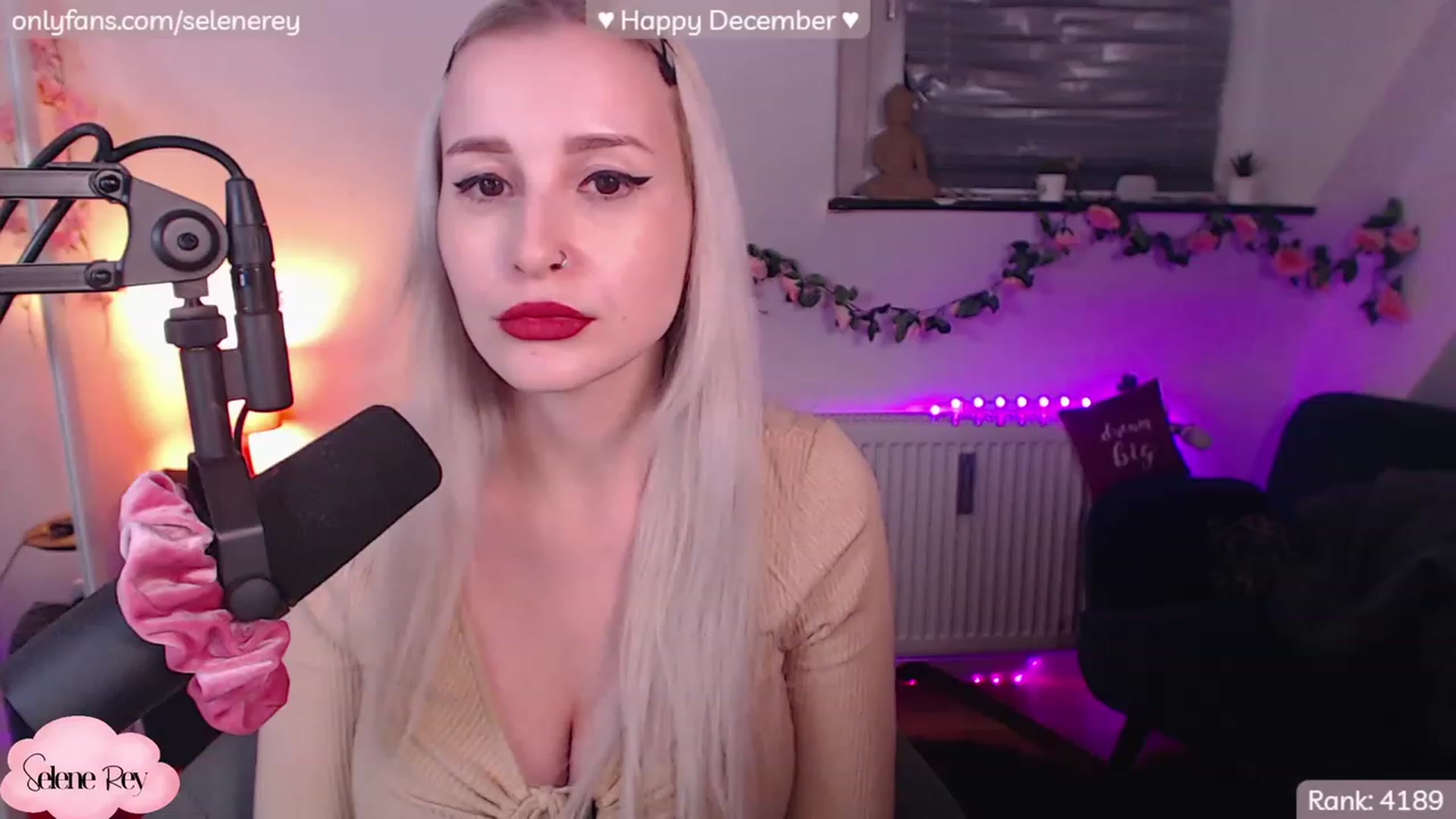 Gallery image thumbnail from SeleneRey's myfreecams stream on, 12/06/2022, 22:26 image 16 of 20
