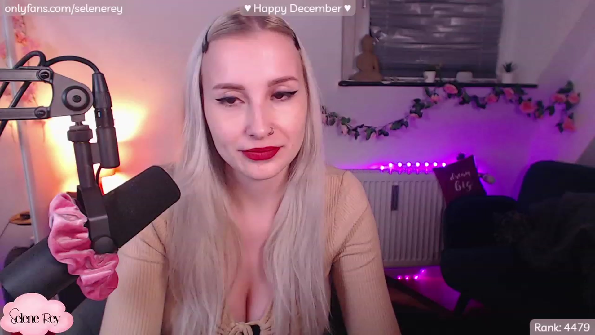 Gallery image thumbnail from SeleneRey's myfreecams stream on, 12/06/2022, 22:26 image 10 of 20