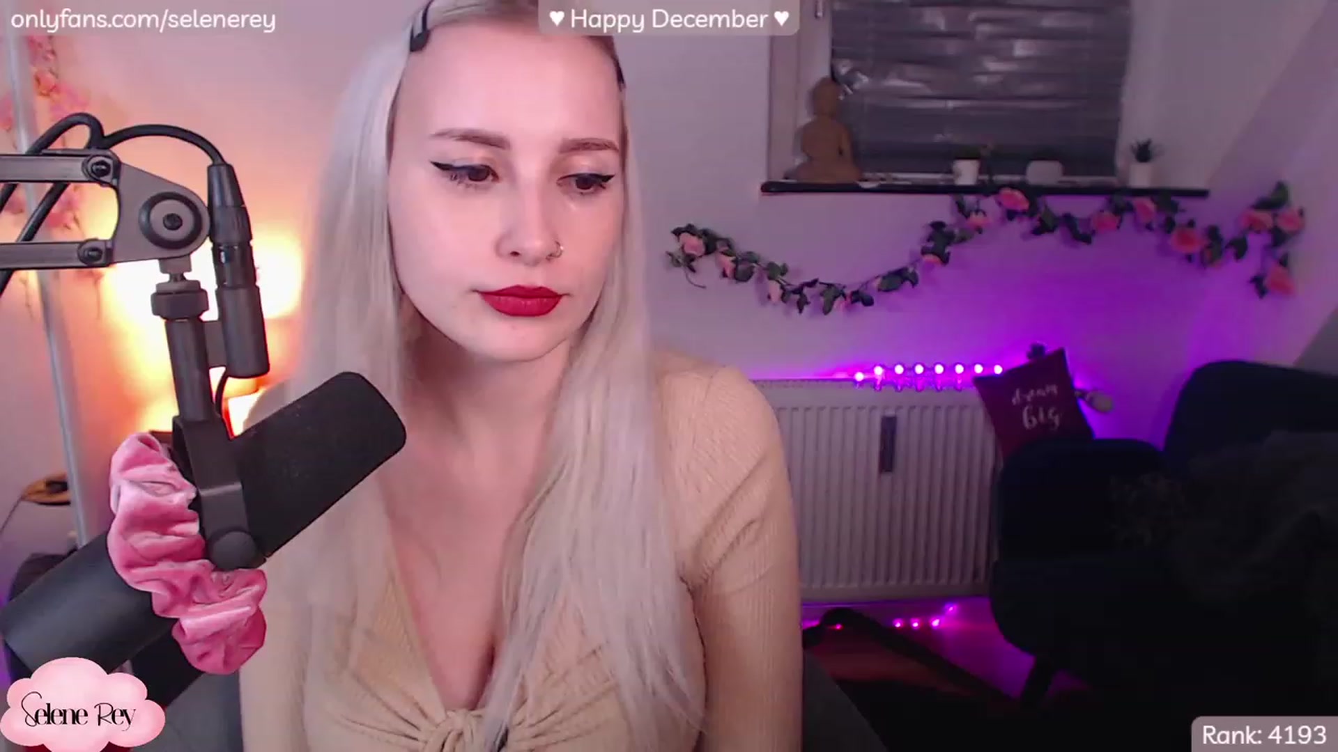 Gallery image thumbnail from SeleneRey's myfreecams stream on, 12/06/2022, 22:26 image 15 of 20