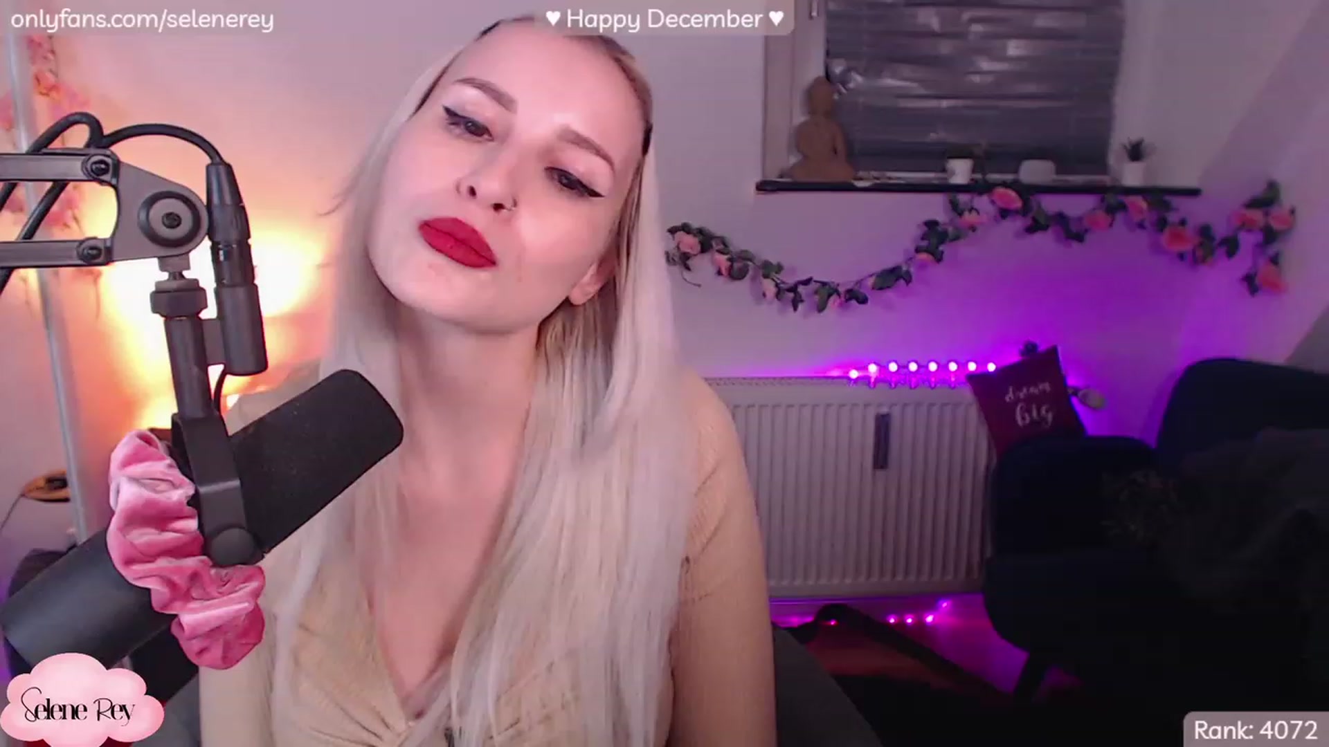 Gallery image thumbnail from SeleneRey's myfreecams stream on, 12/06/2022, 22:26 image 17 of 20